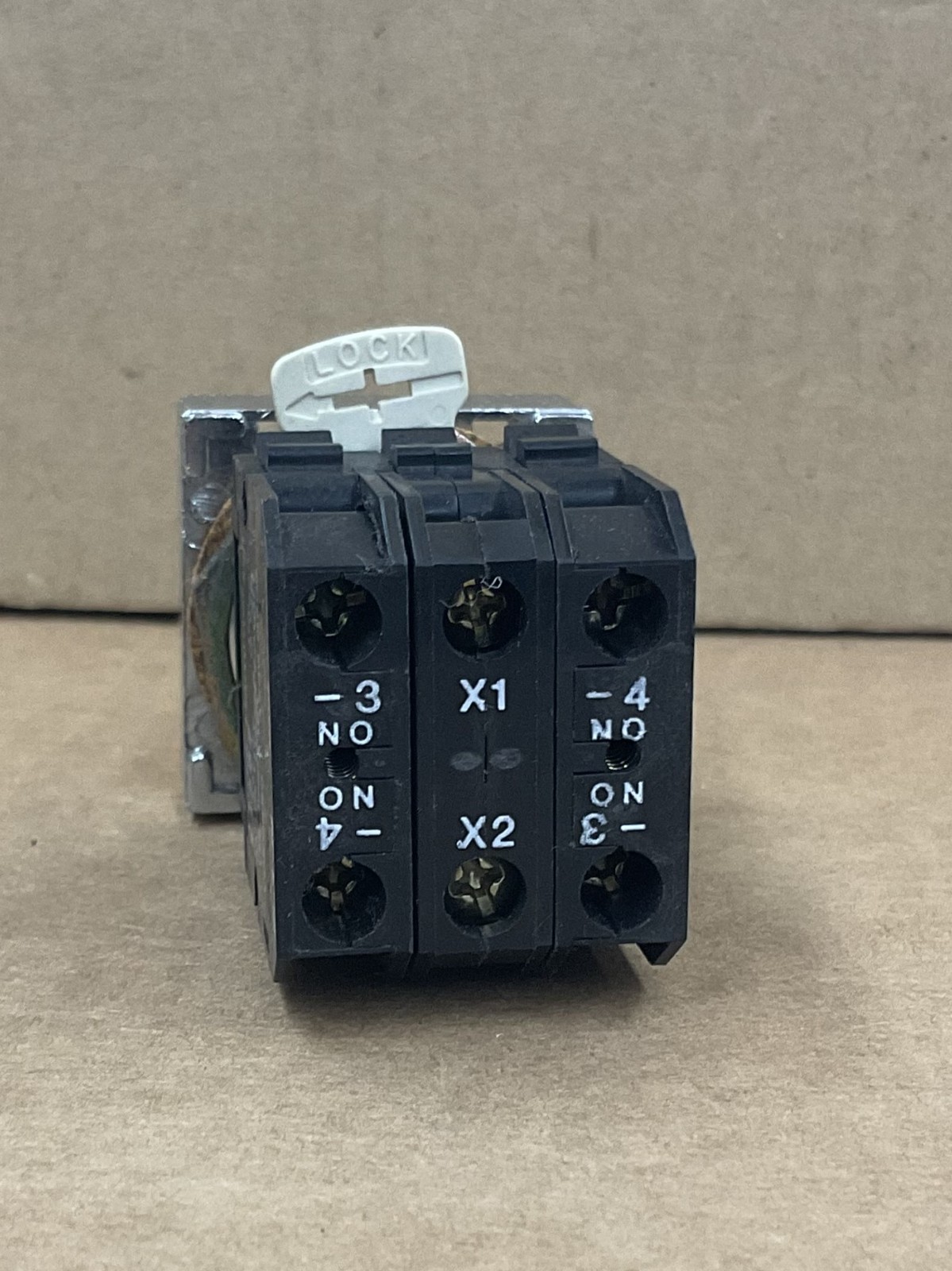 Eaton E30SG2X10D Selector Switch, illuminated, Red, 3 Position