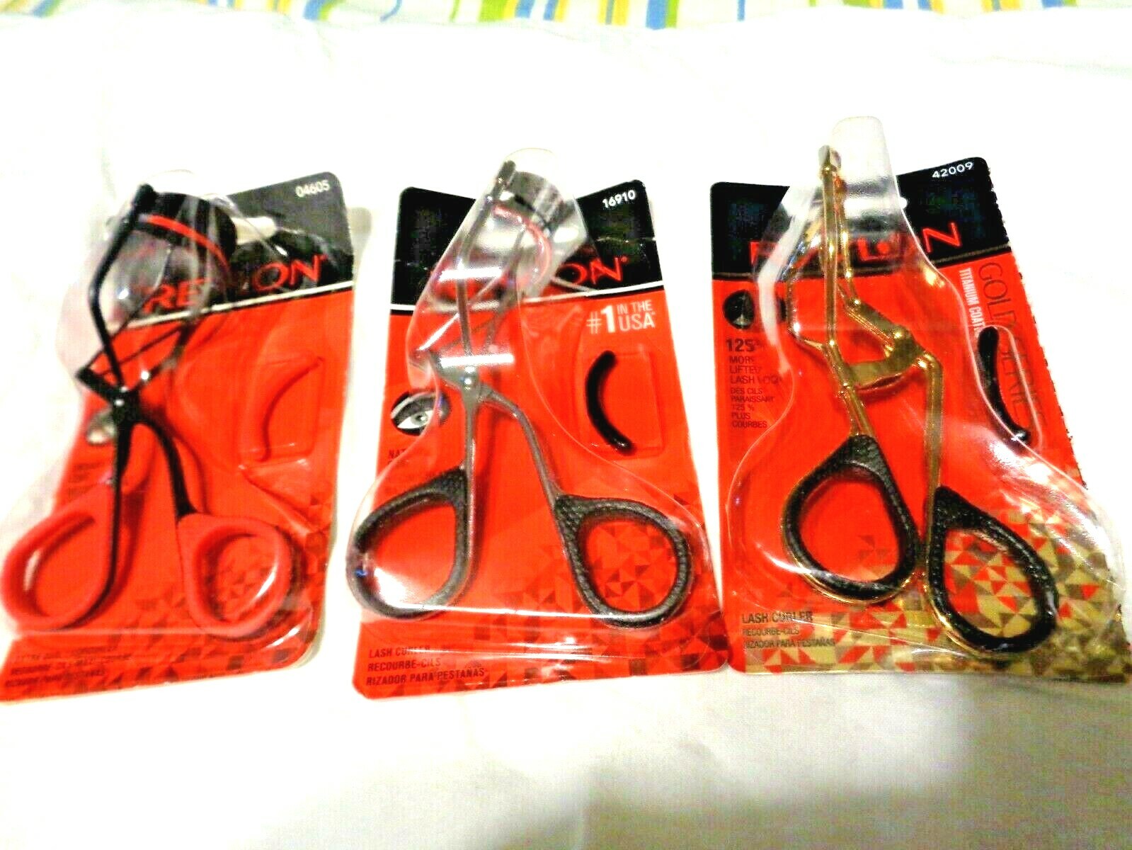 Revlon Extra Curl Eyelash Curler with Non-Slip Finger Grip, for all Eye Shapes