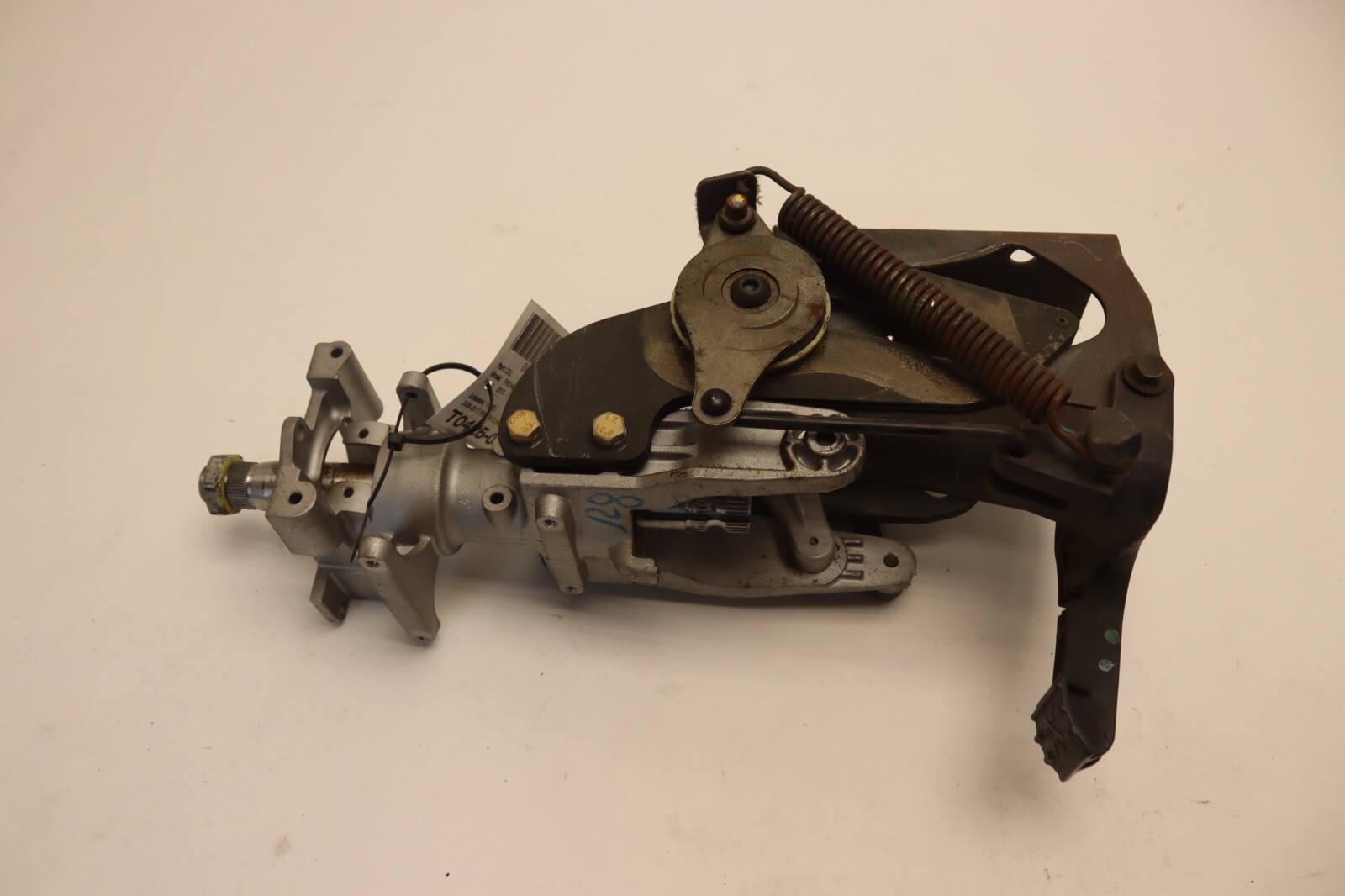 08-17 FREIGHTLINER CASCADIA 125 STEERING COLUMN MANUAL ADJUST  A14-17703-000 OEM