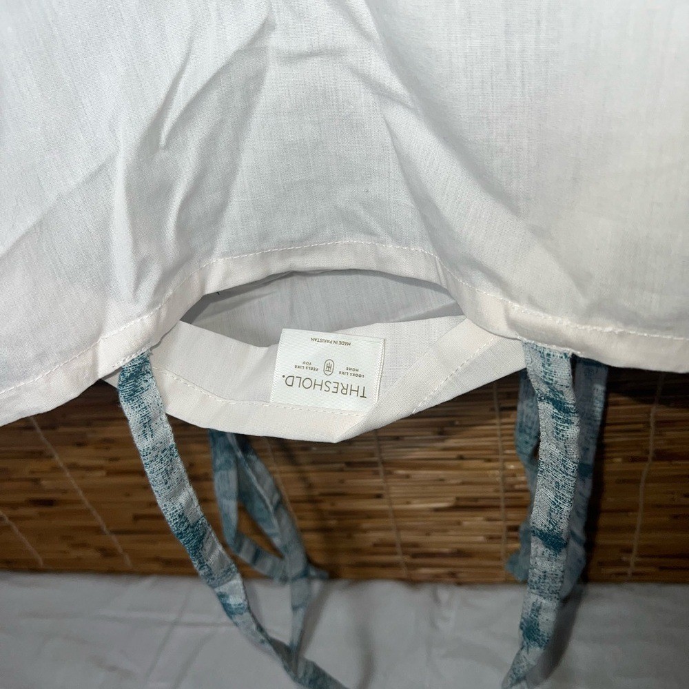 THRESHOLD —bed pillowcovers Size 36"x20"