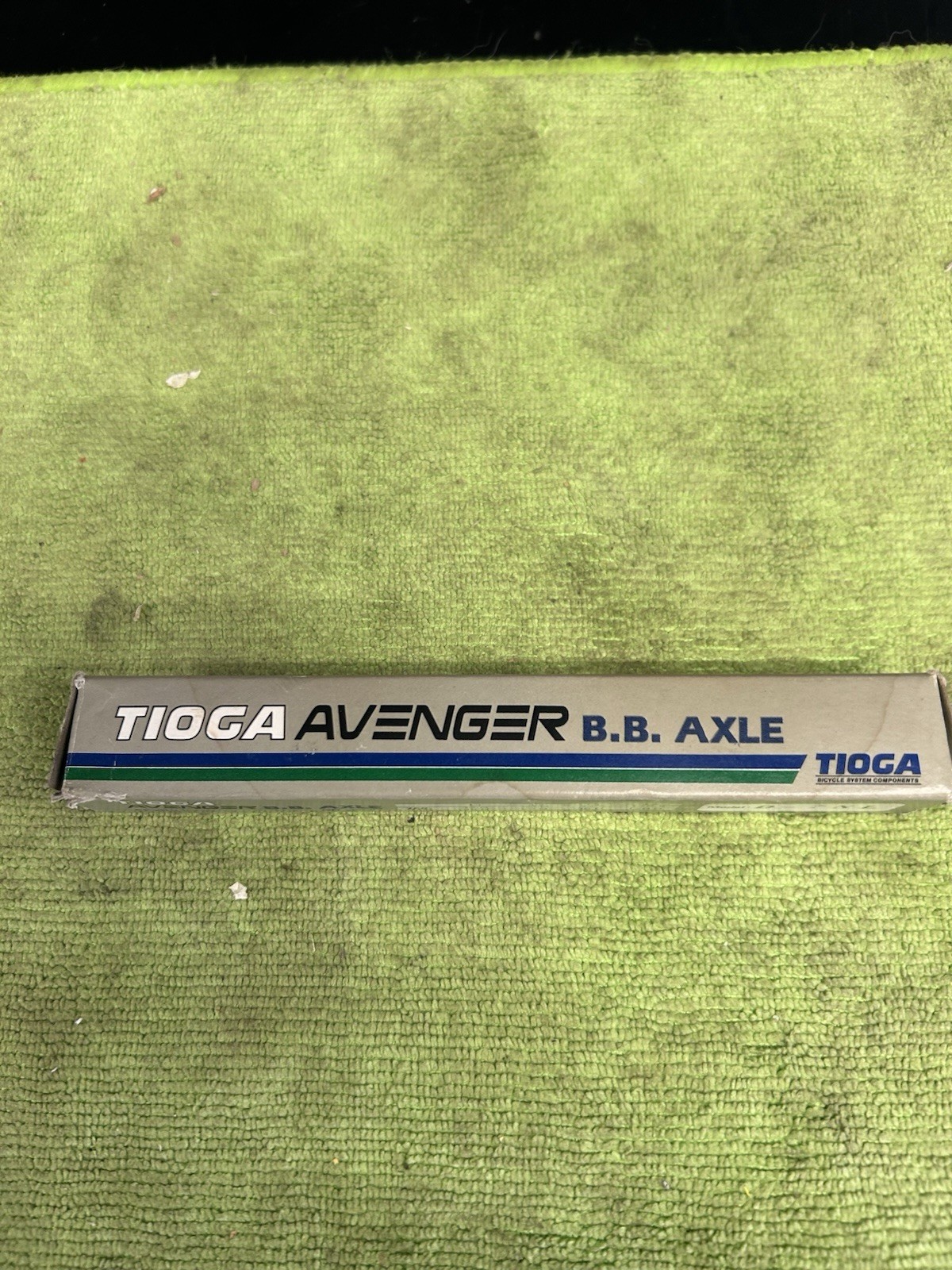 OLD SCHOOL BMX NOS TIOGA AVENGER B.B. AXLE EXTRA LONG FOR 73 mm IN ORIGINAL BOX