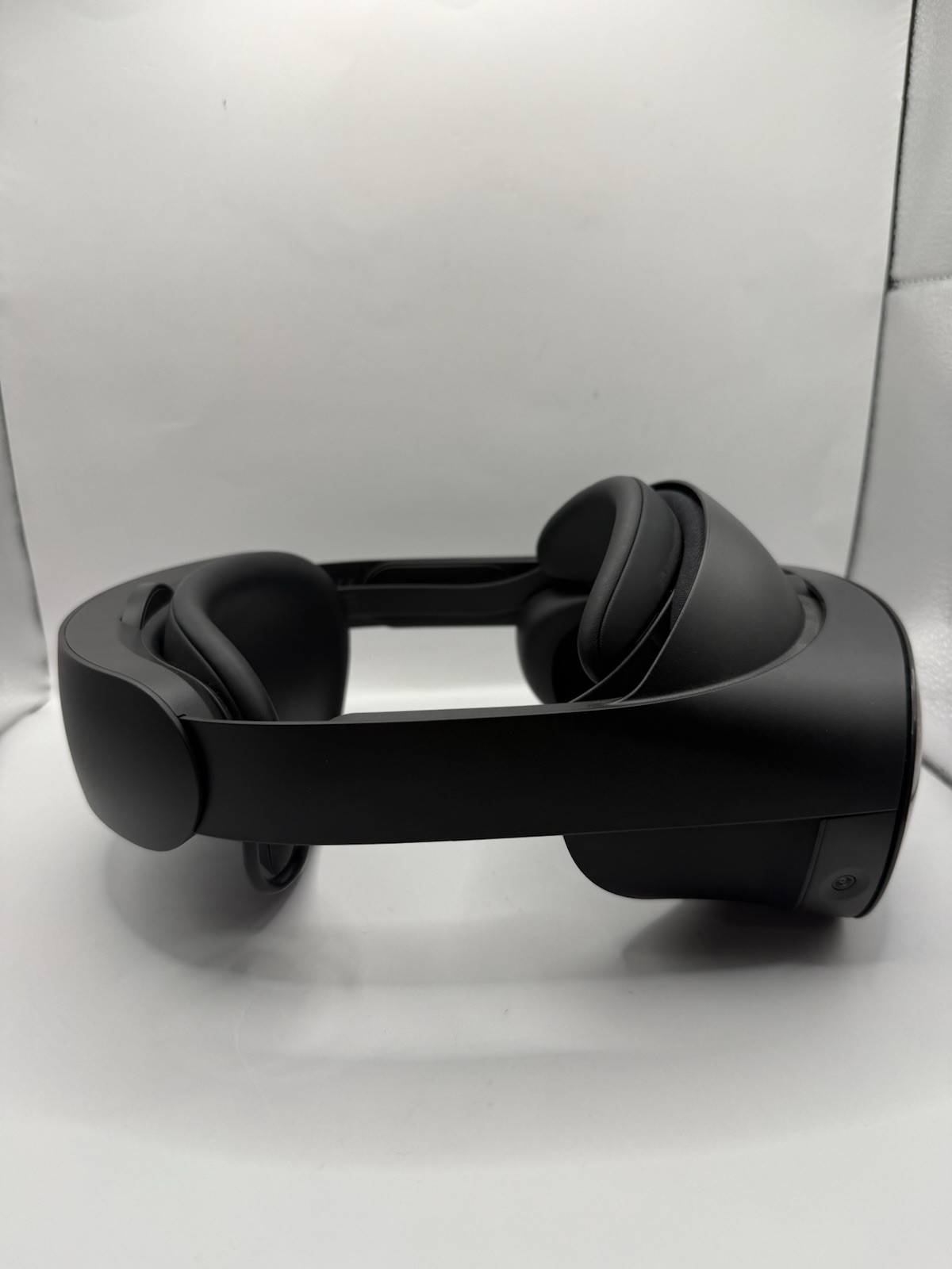 FOR PARTS -- Meta Quest Pro VR 256GB Headset Only No Controllers