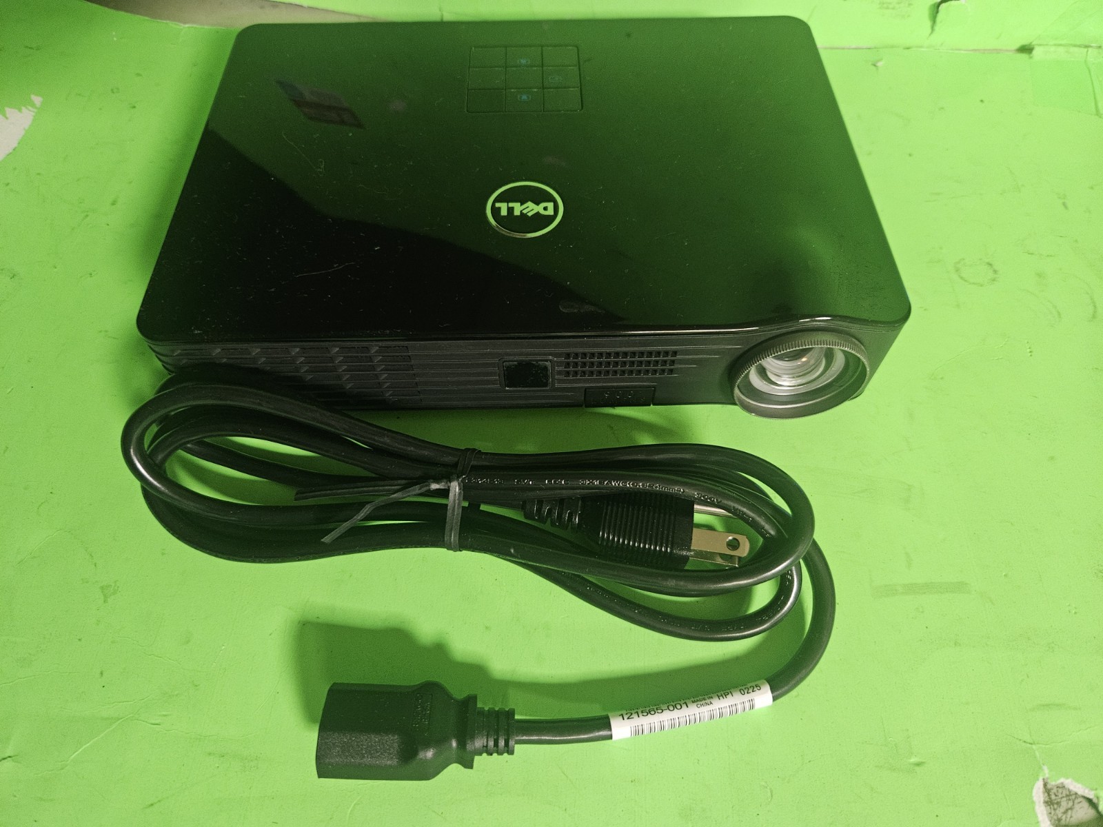 Dell M900HD WXGA Black Portable DLP Mobile Projector 35 hours used