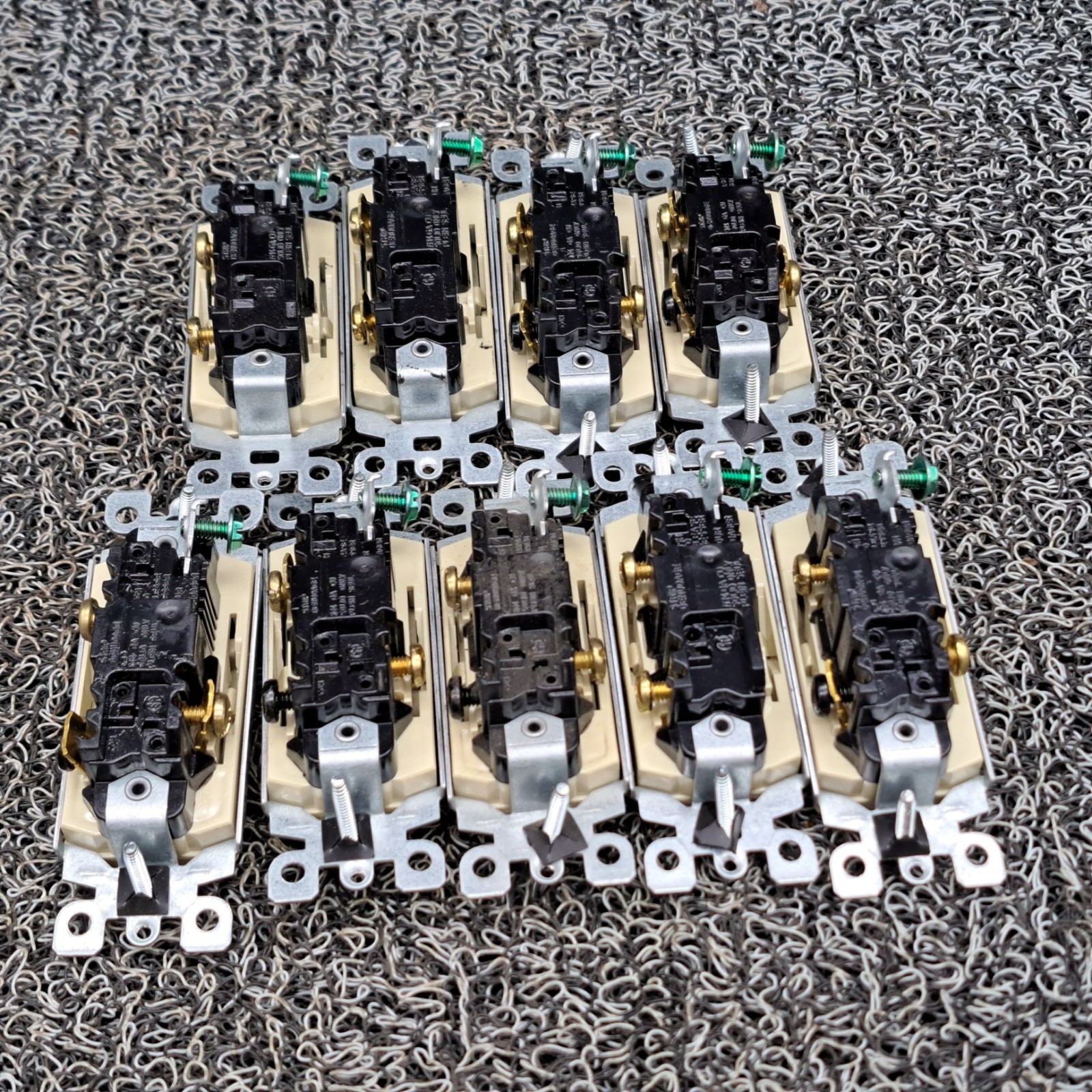 Eagle 3-Way Ivory Decorator Switch 15A-120V 277VAC (9)