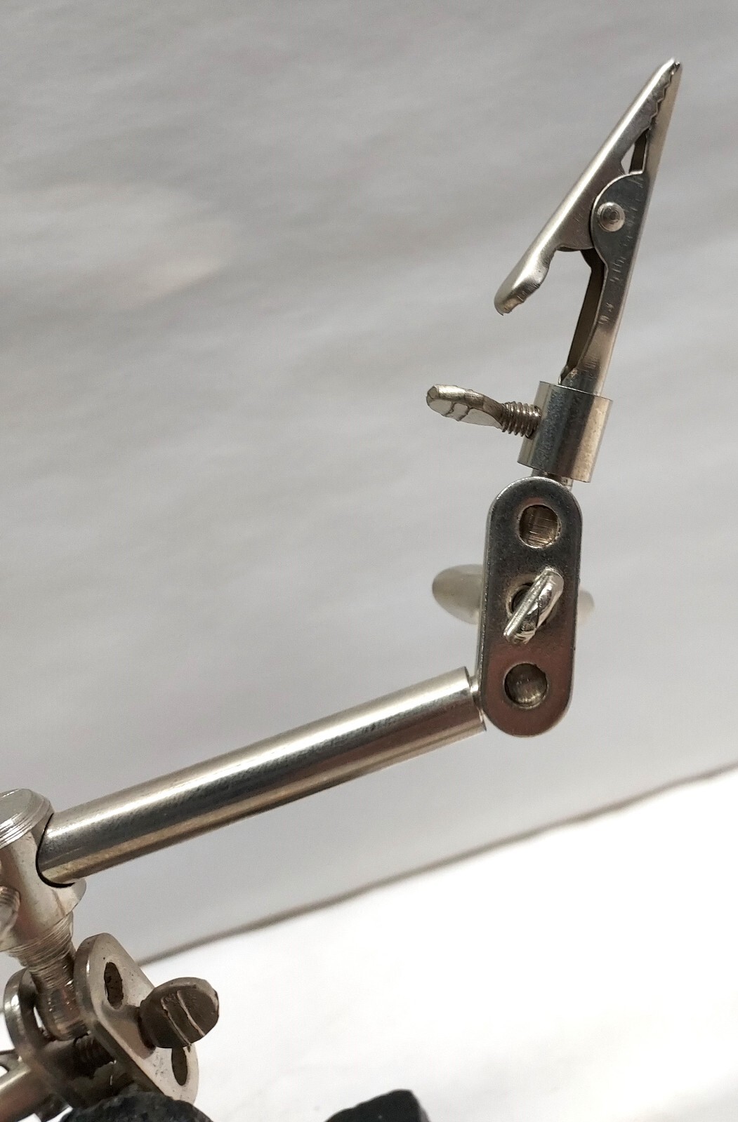 VTG Third Hand Adjustable Fly Tying Tool Stand Magnifying Glass Alligator Clips