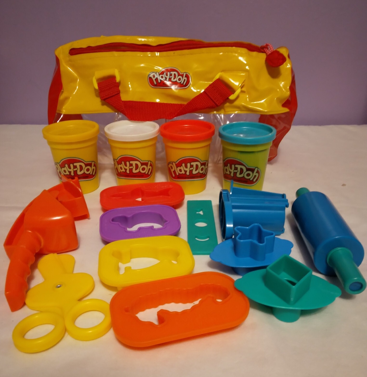 Play-Doh Travel Playset, 13 pcs, 4 fresh Play-Doh's, carry case