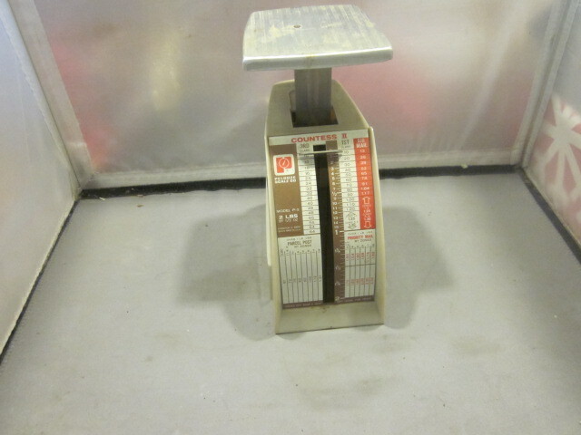 Vintage Pelouze Postage Mail Scale Made in USA 2LB x 1/2 OZ Model P-2 FREE SHIP