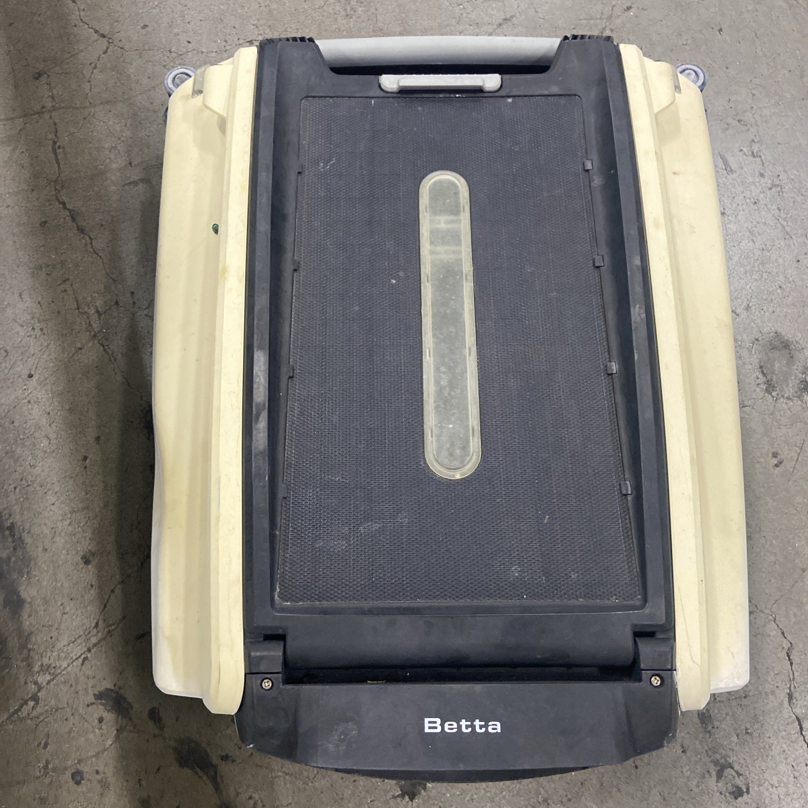 Betta SE Solar-Powered Robotic Automatic Pool Skimmer Cleaner with 24/7 Conti...