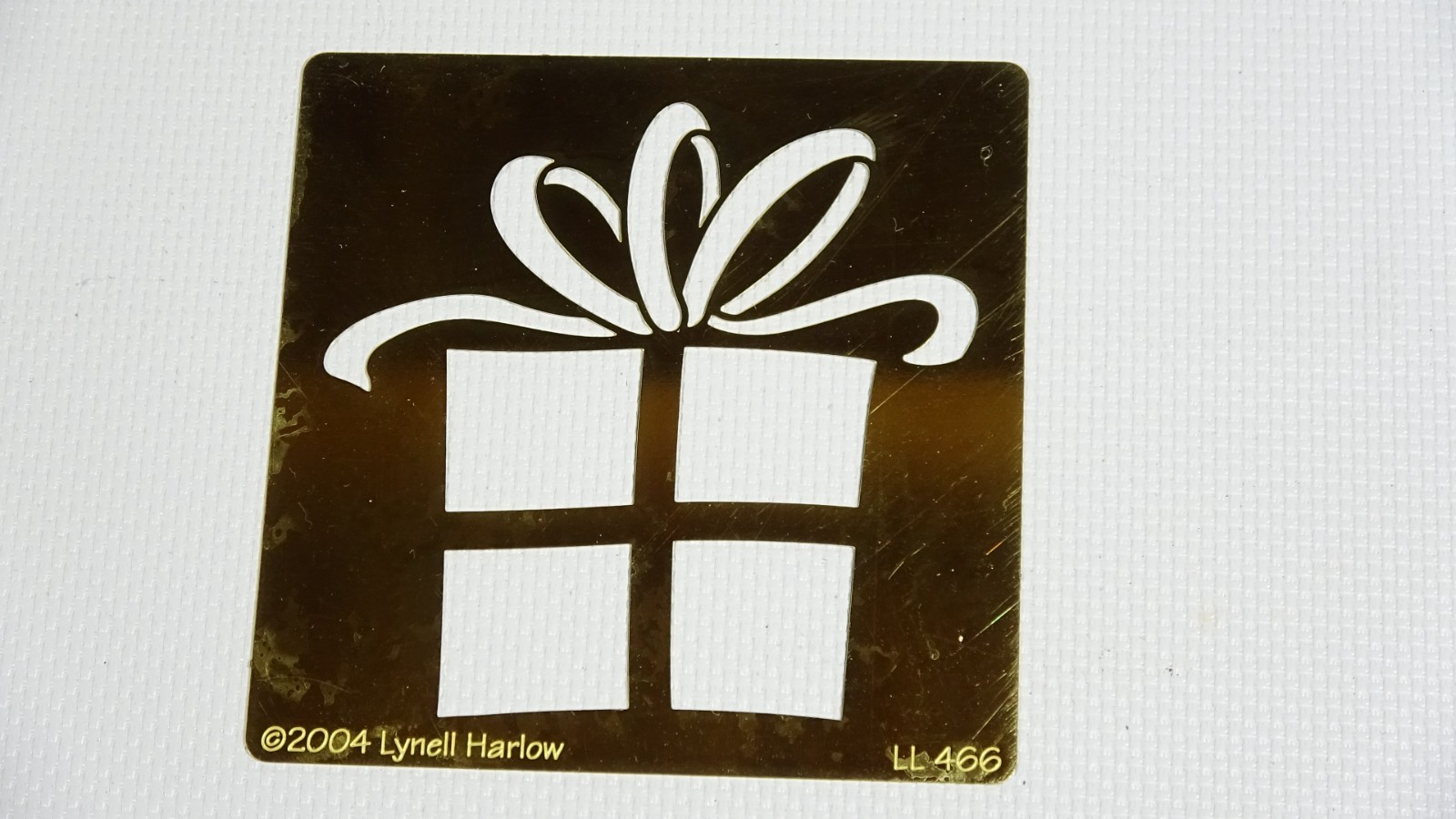 Birthday - Christmas Present Lynell Harlow Dreamweaver Stencil LL466 - 2004