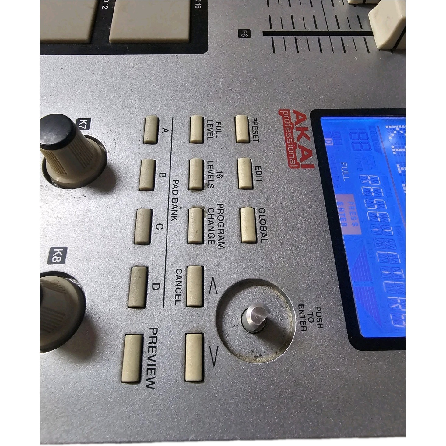 Akai Pro MPD24 USB MIDI Controller with Display - 16 Velocity Sensitive Pads.