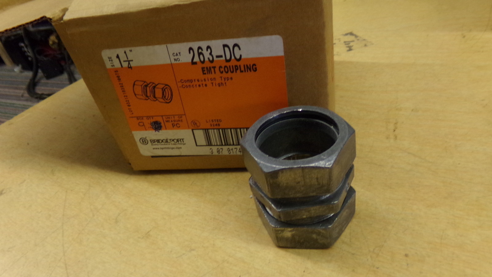 NEW Bridgeport, EMT COupling 263-DC 1-1/4" *Free Shipping*