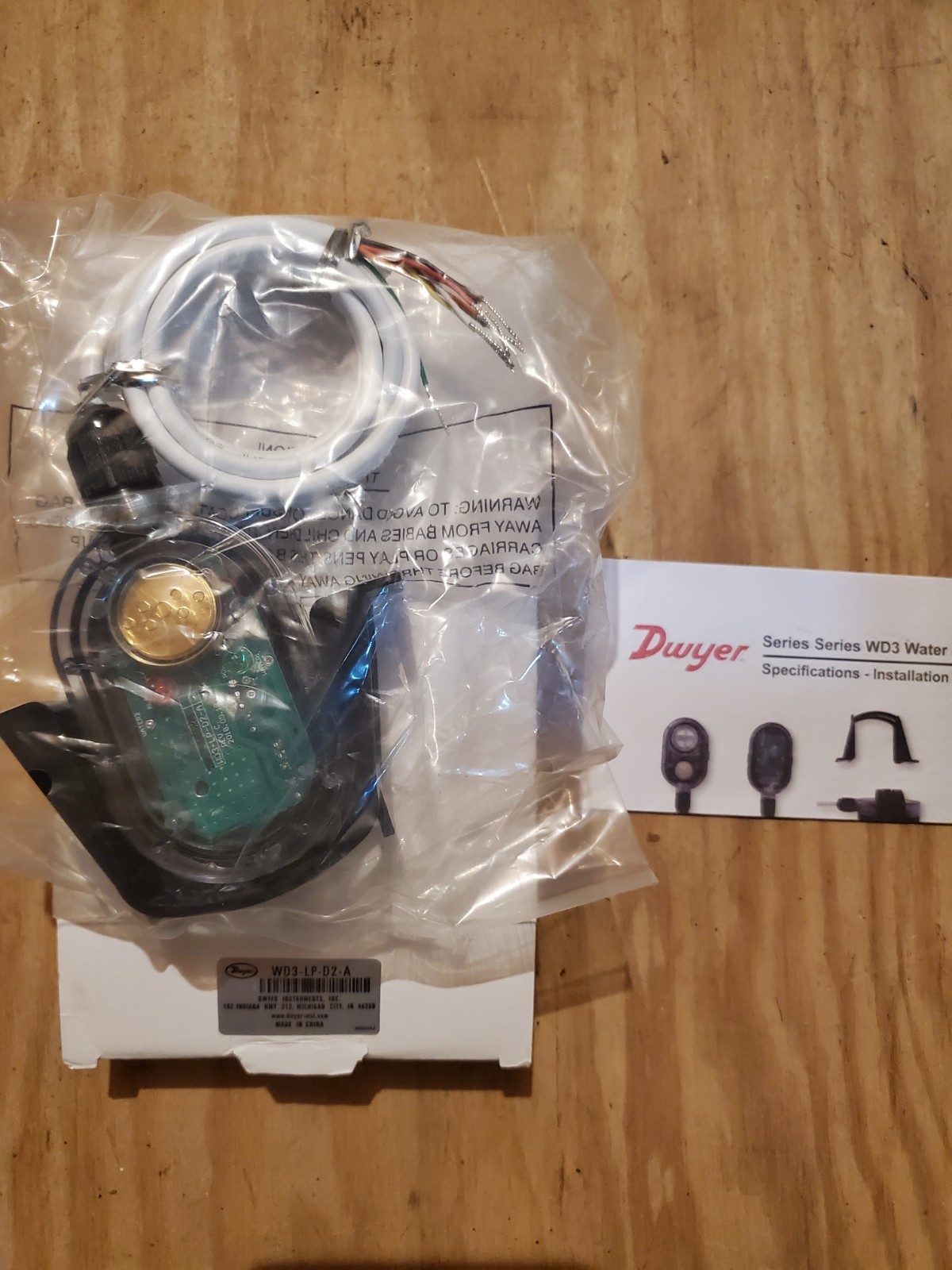 New - DWYER -  WD3-LP-D2-A Water Detector w/ Audible Alarm and Bracket