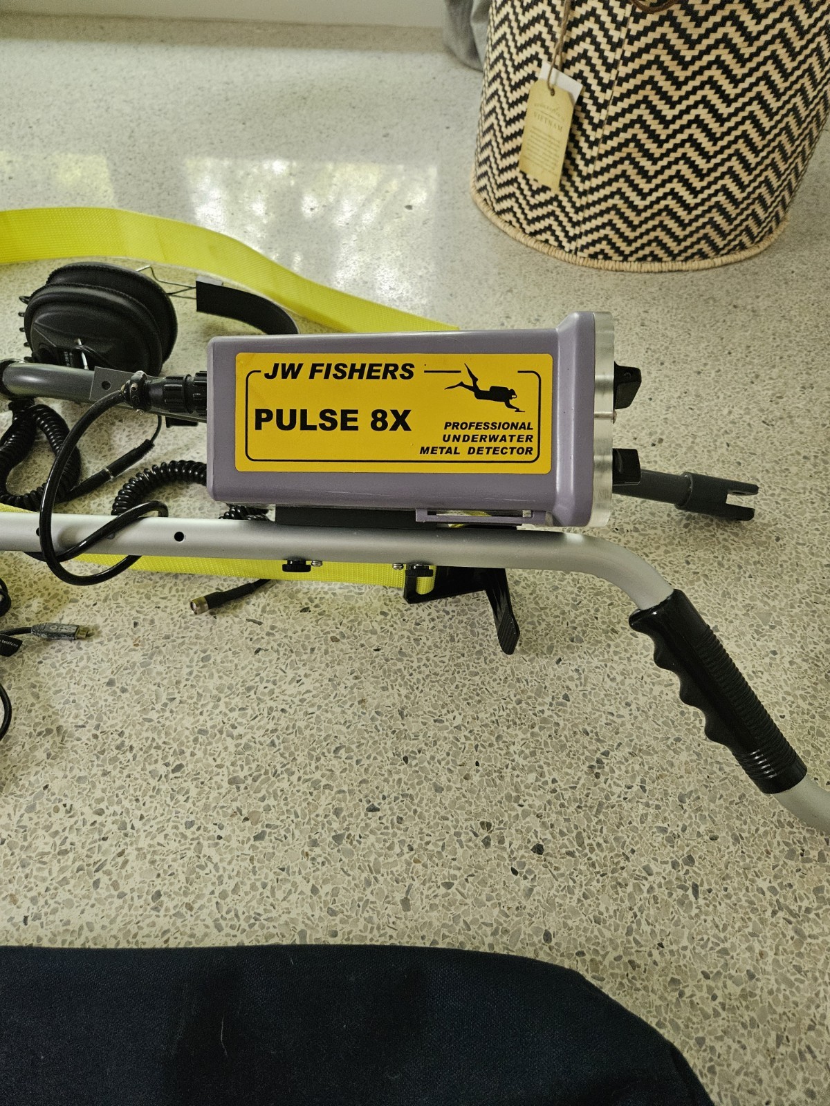 JW Fisherman's Pulse 8x Metal Detector W/ Headphones and Accessories