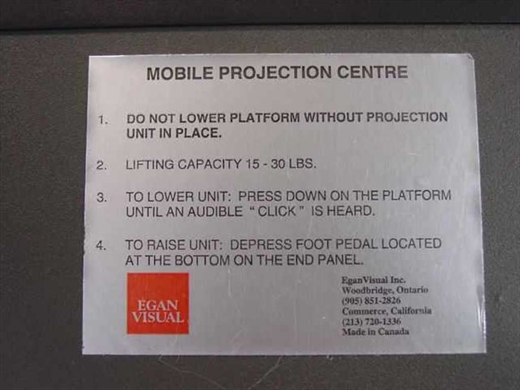 3M 905D Transparency Projector in Egan Visual S2PM Mobile Presentation Cabinet