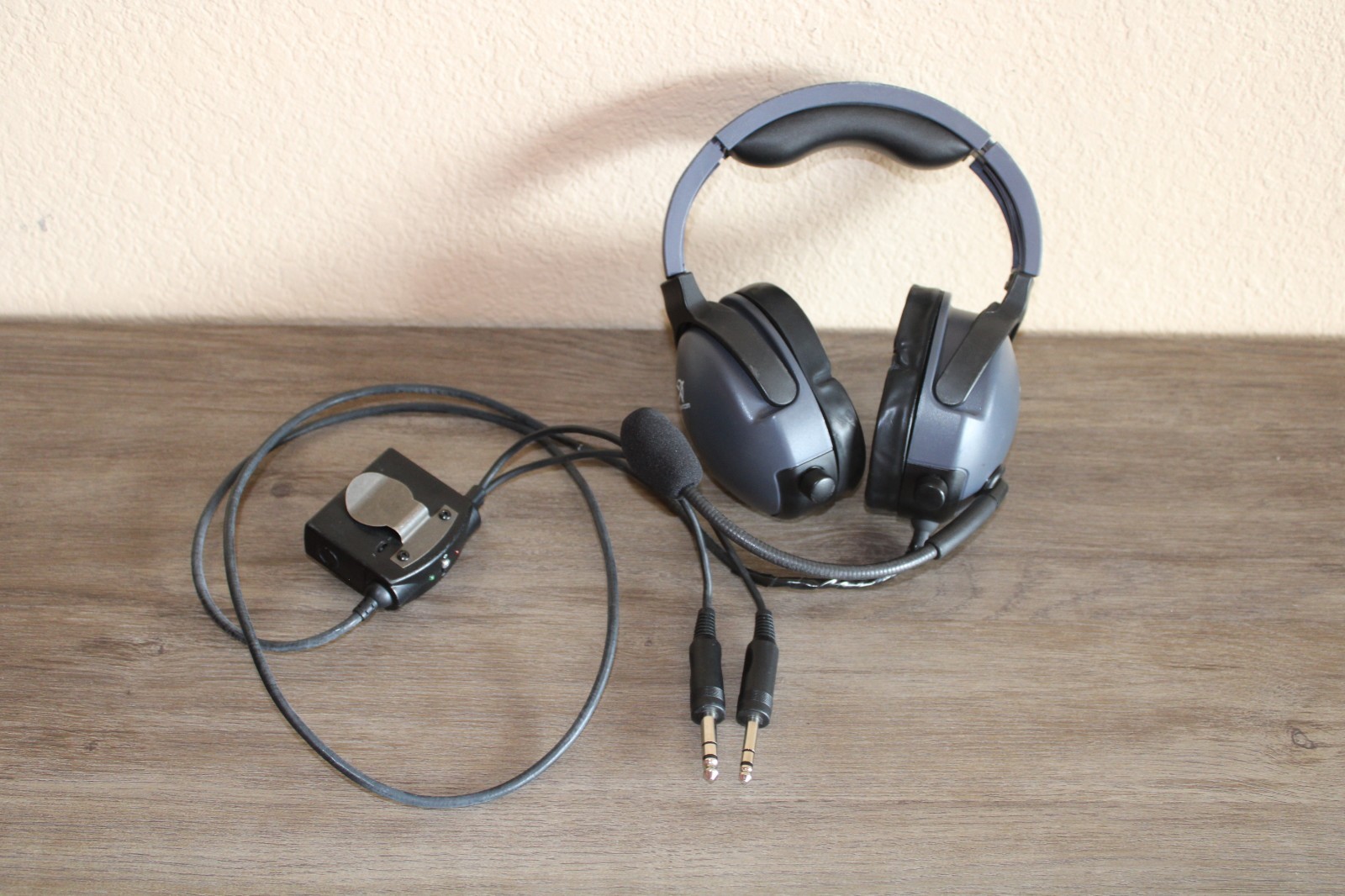 Flightcom Denali Aviation Headset and Microphone in Carry Case
