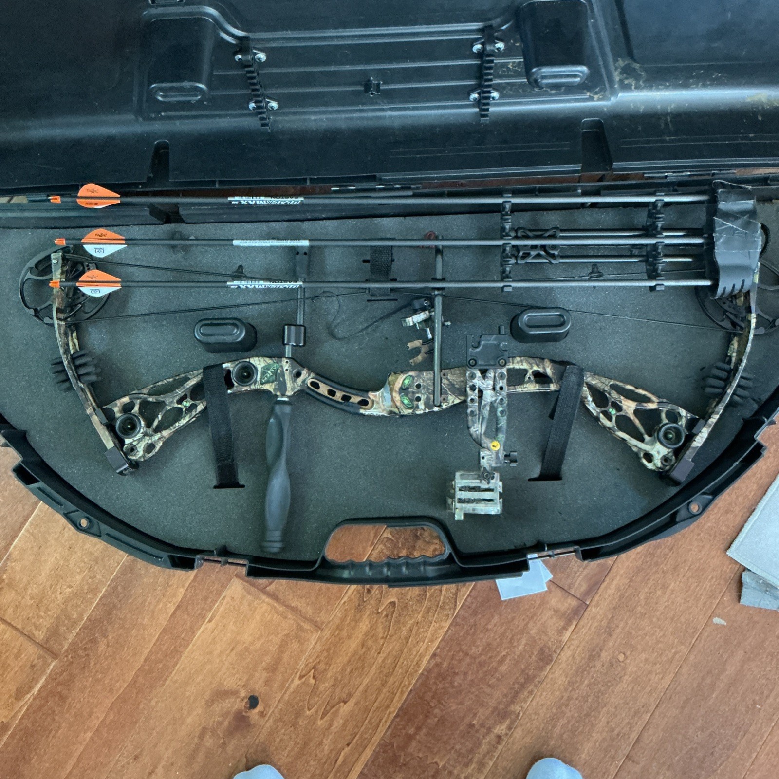 Martin Alien Compound Bow – 70lb Draw  – Includes Hard Case – Ready to Shoot