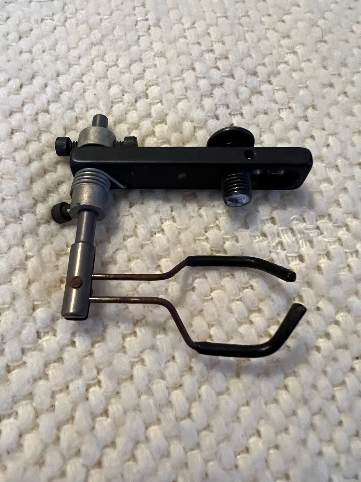 Dual Prong Wire Flipper Rest