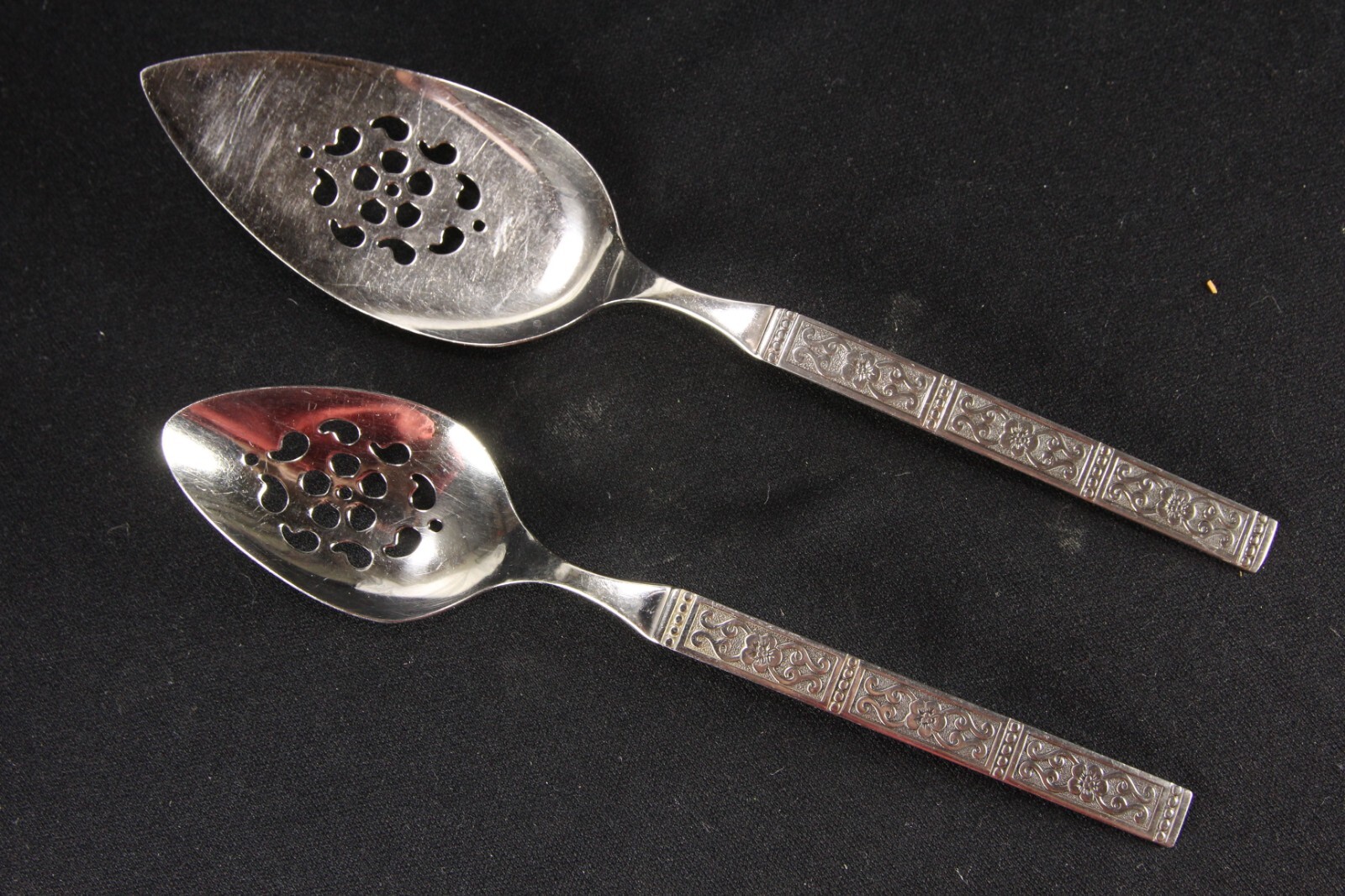 Oneida Community Stainless 'Isabella' Pierced Pie/Cake Server & Serving Spoon