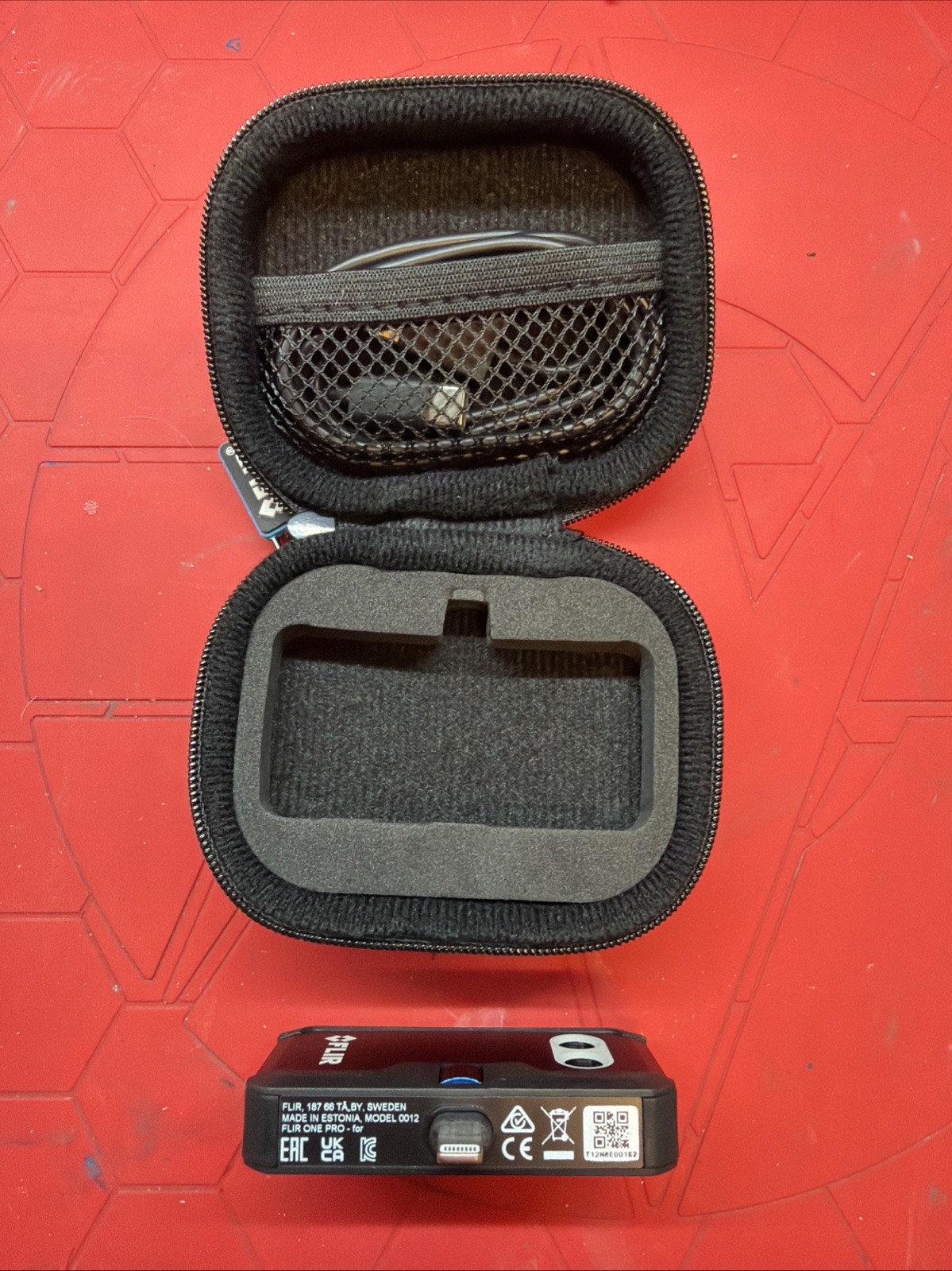 NEW Flir One Pro LT, Lightning Port, With Case and Charging Cable