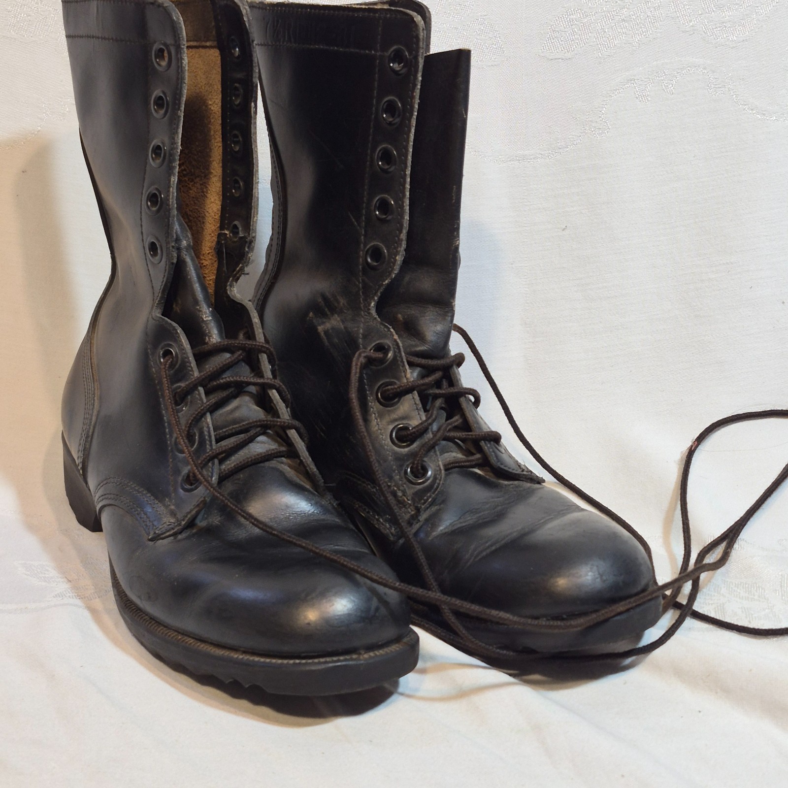 US Army Leather Combat Boots size 7.5 Regular Width, Used in Very Good Condition