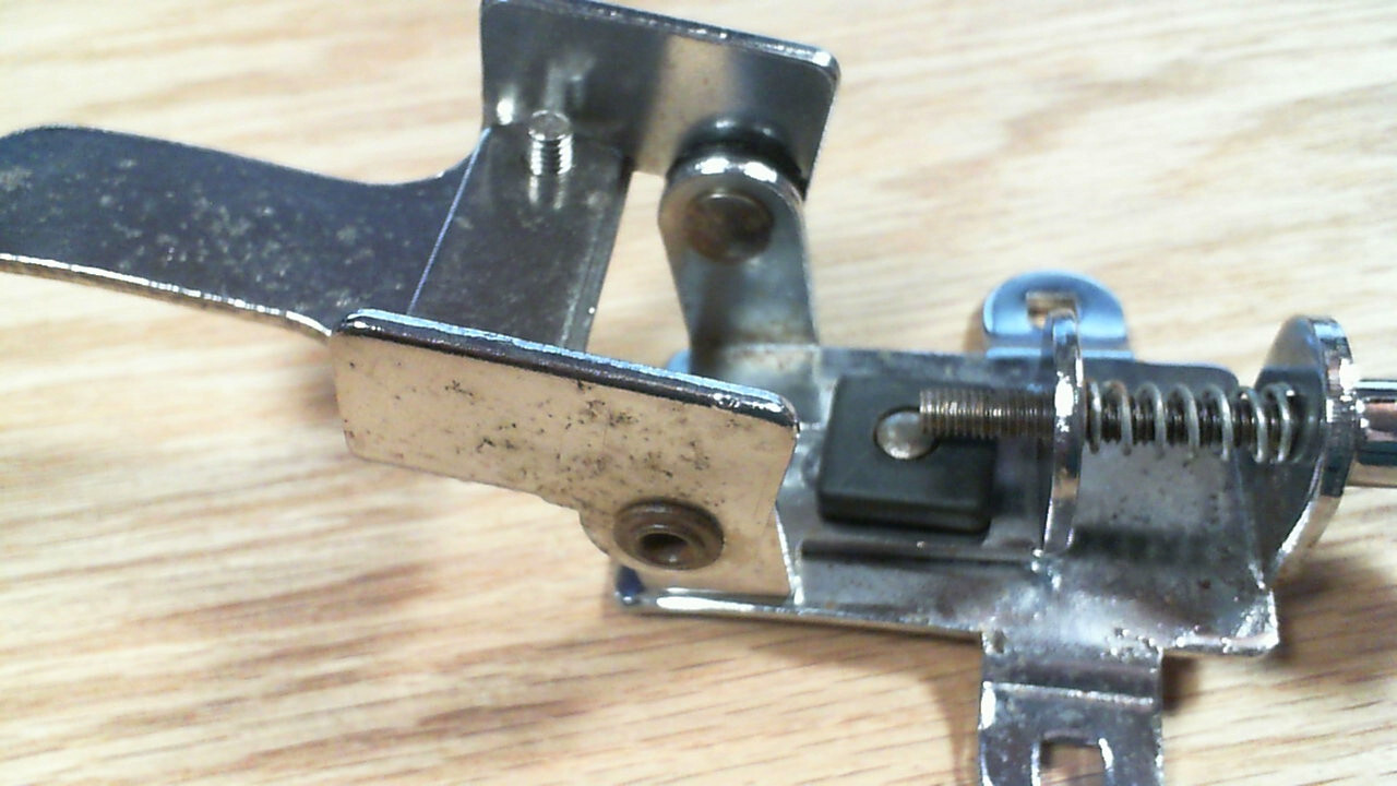 SNARE DRUM THROW OFF STRAINER and BUTT D223-98