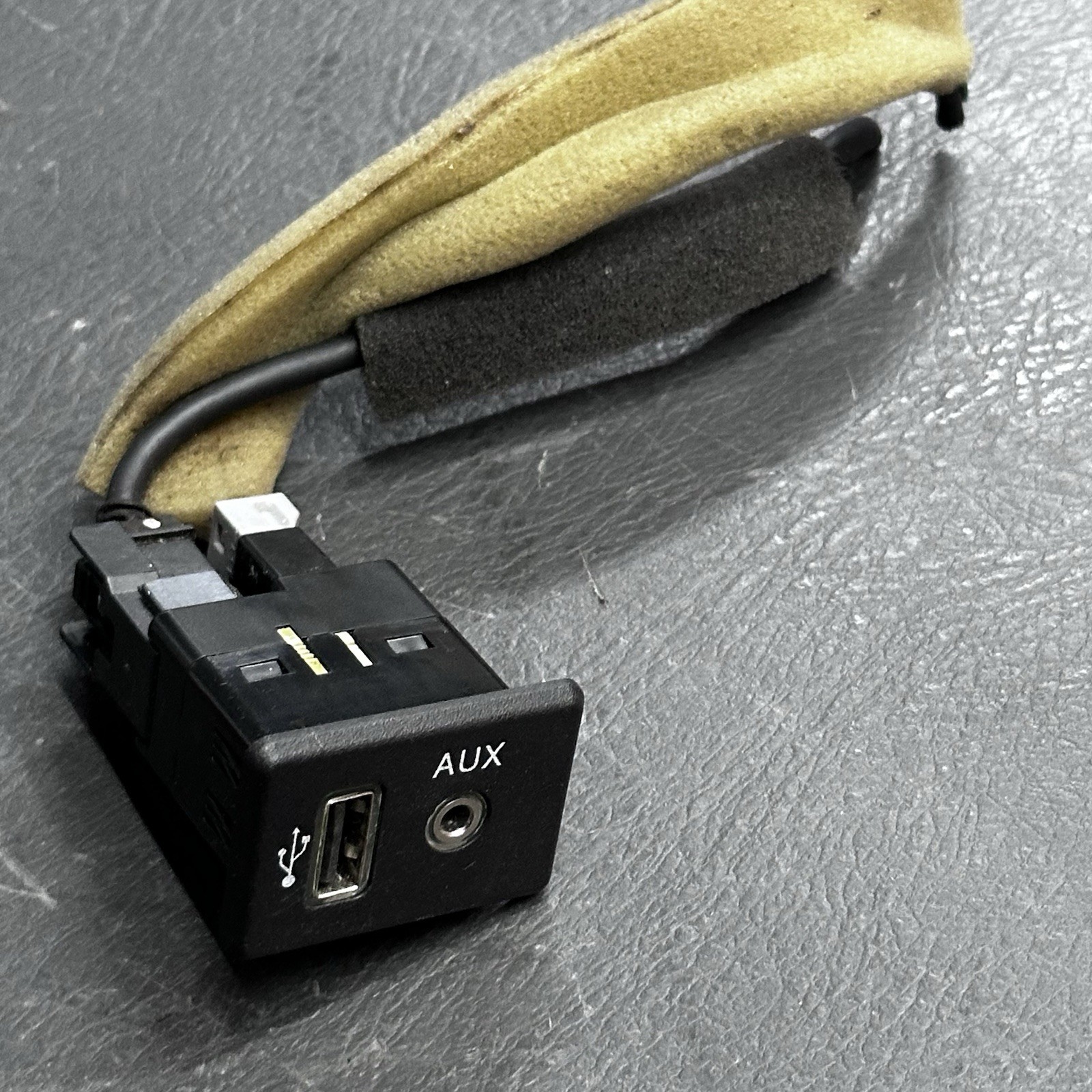OEM 2014-2018 Nissan Altima USB AUX Jack Audio Port Module 795405024 W/ Pigtail
