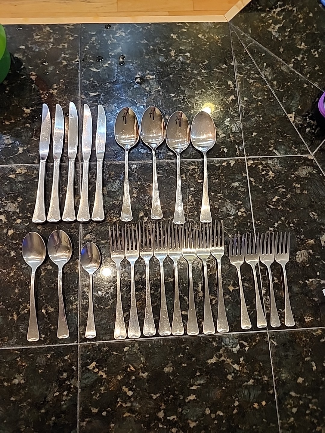 Set of 24 Oneida WYNDHAM DISTINCTION Stainless Flatware USA