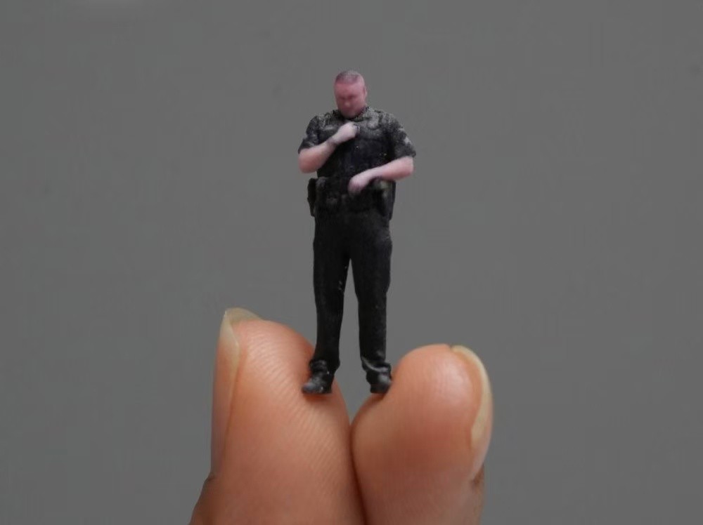 1:64 Painted Figure Model Miniature Resin Diorama Sand Policeman Poiice Standing