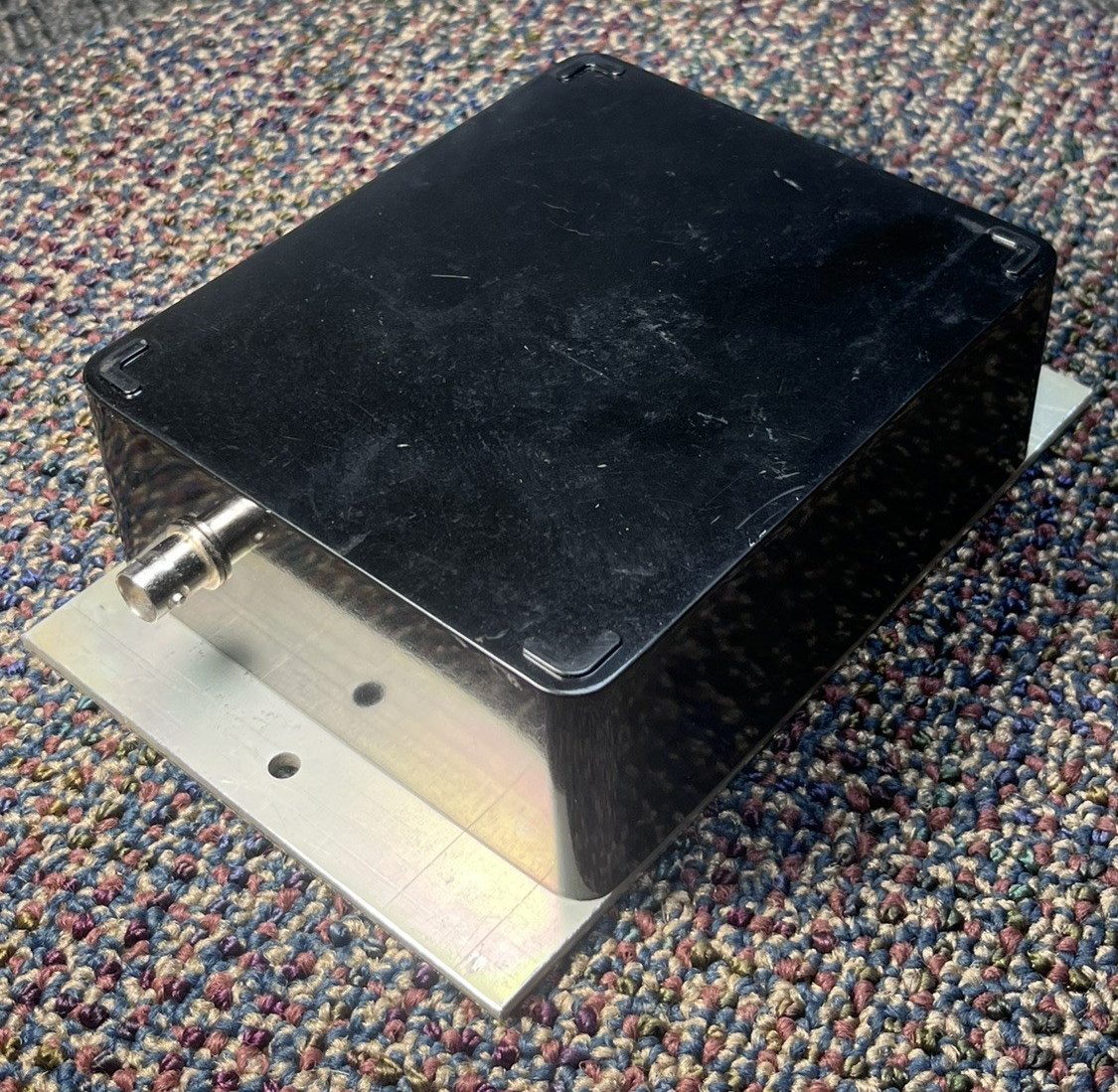 (1) PELCO GROUND ISOLATION TRANSFORMER, GIT100. TESTED. GUC.