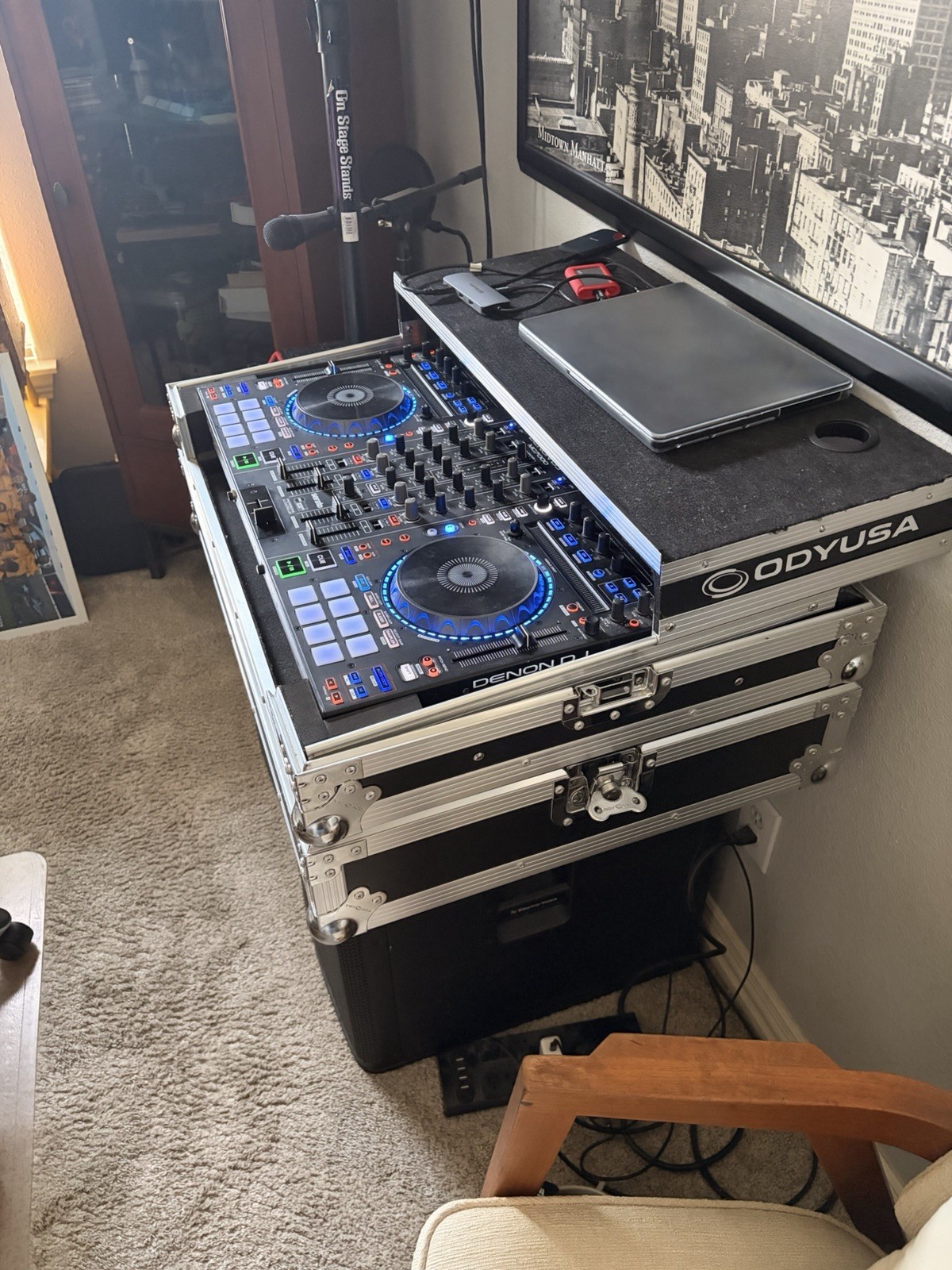 Denon DJ MC7000 4-Channel Serato DJ Controller w/ Odyssey Flight Case