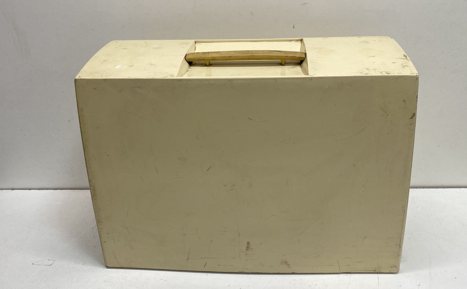 Singer 920 Futura II Sewing Machine Two Way Surface 1970s Vintage Case Pedal