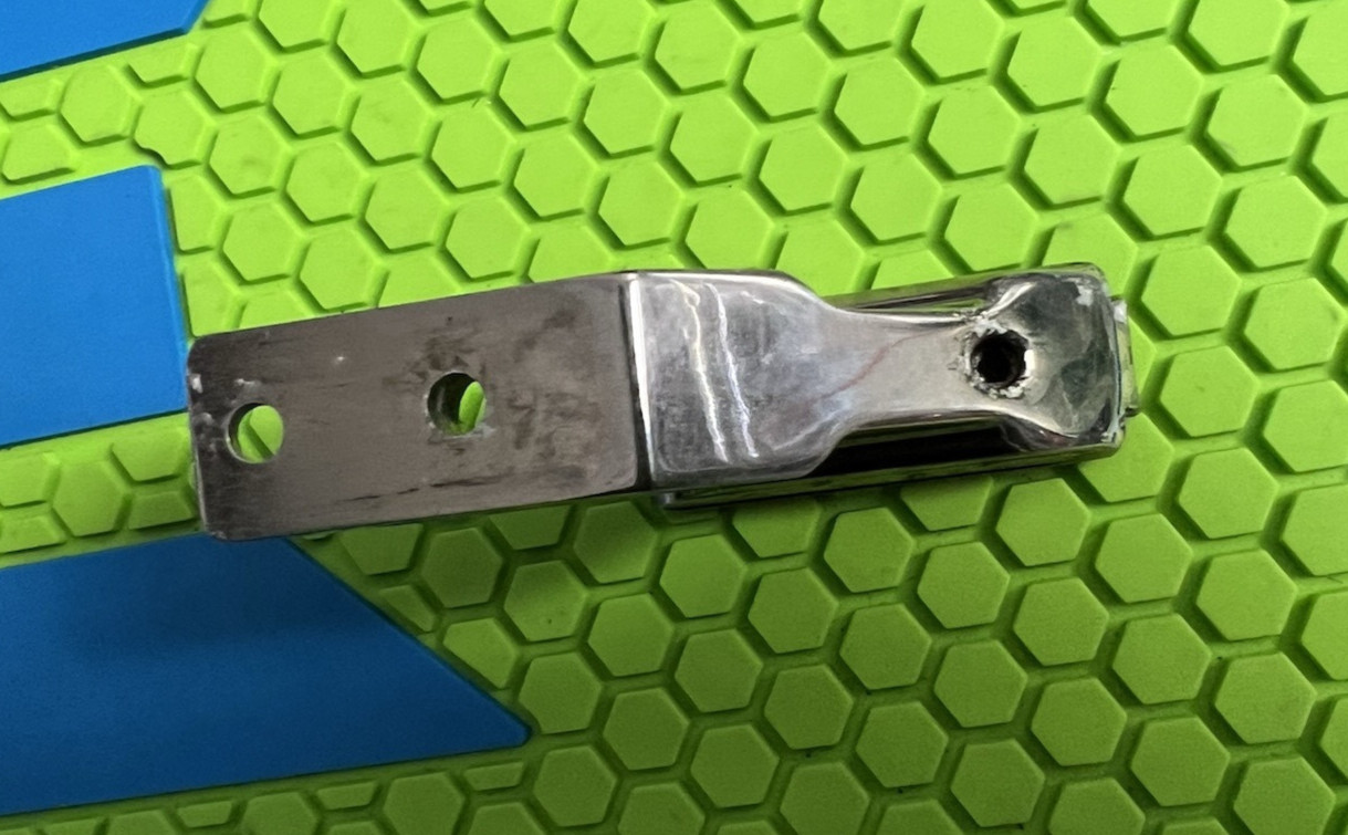 DYE PAINTBALL DOVETAIL ASA DROP FORWARD + MOUNTING SCREWS - SILVER CHROME