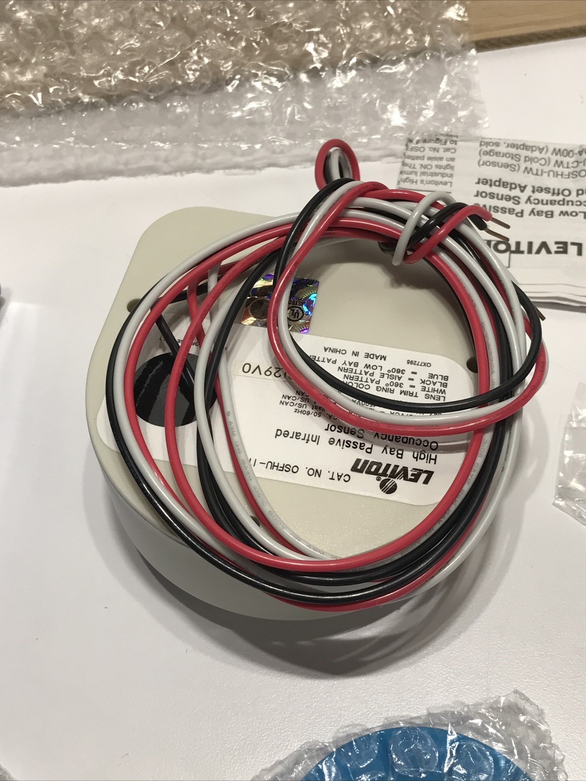 Leviton OSFHU-ITW Occupancy Sensor Hi/Low Bay Fixture Mount With Offset
