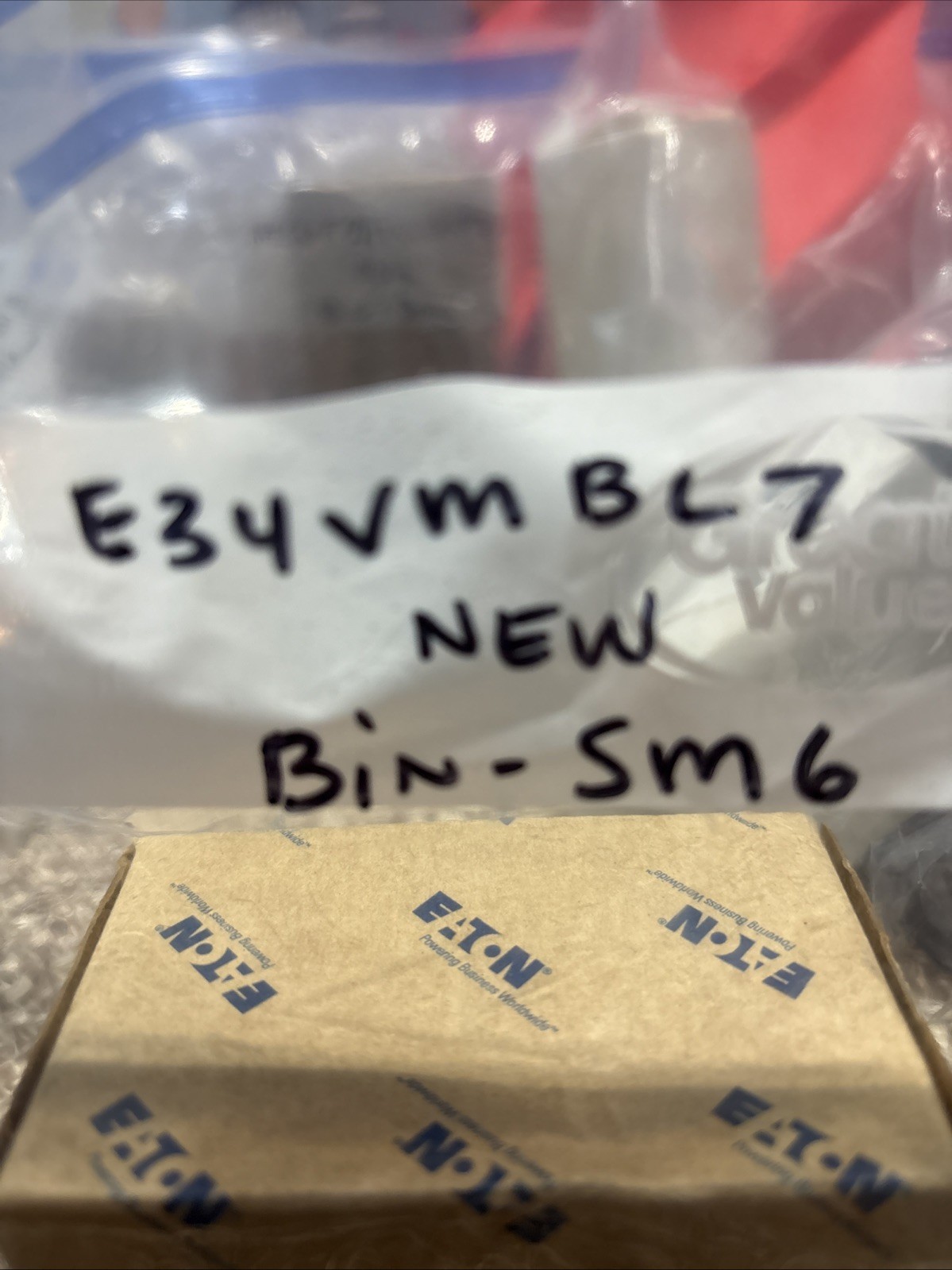 EATON, E34VMBL7, Selector Switch, 3 POS, Spring Return, With Gray Lever, New