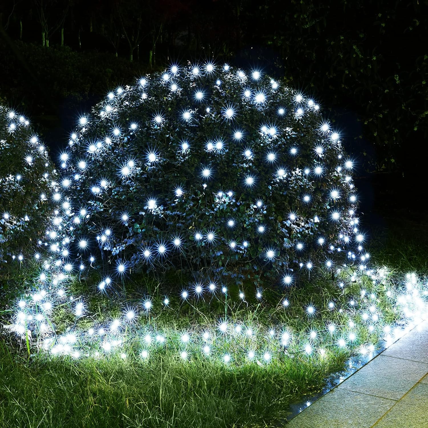 BlcTec Christmas Net Lights, 200 LED 8.4ft x 5.2ft Outdoor 200LED, Cool White