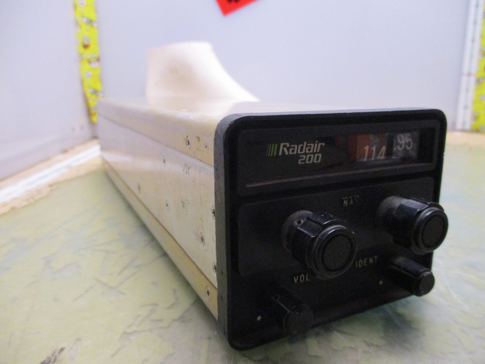 Radair 200 VHF Navigation Receiver [4*P-16]