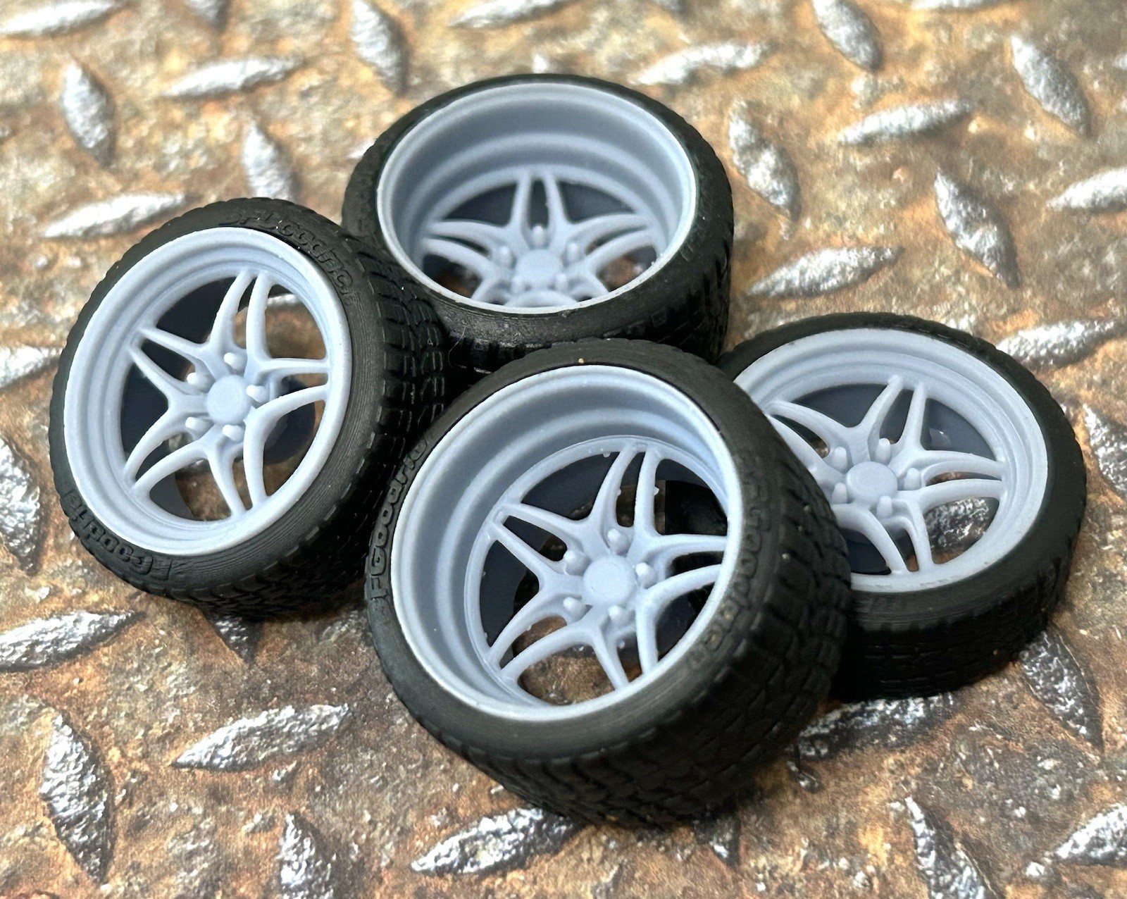 1/24 Scale: 21/20 Inch “Weld S81” Wheels W/ Wide Rear Street Tires