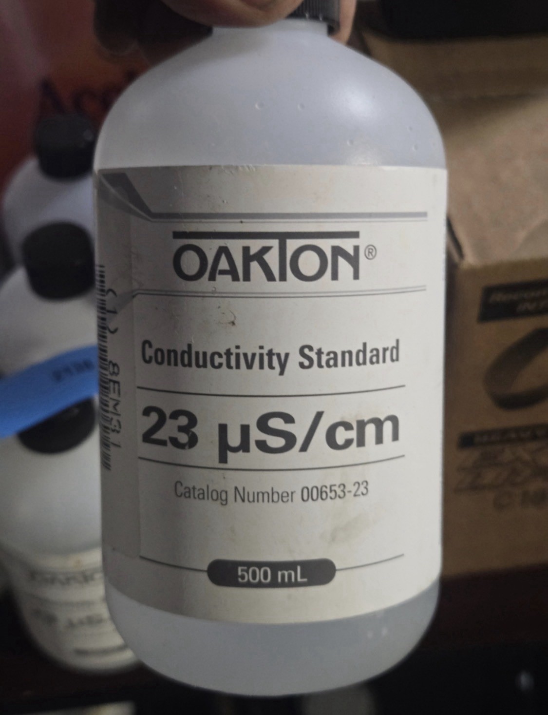 A0.1 Oakton WD-00653-23 Conductivity Calibration Solution 23 µS/cm 500 mL