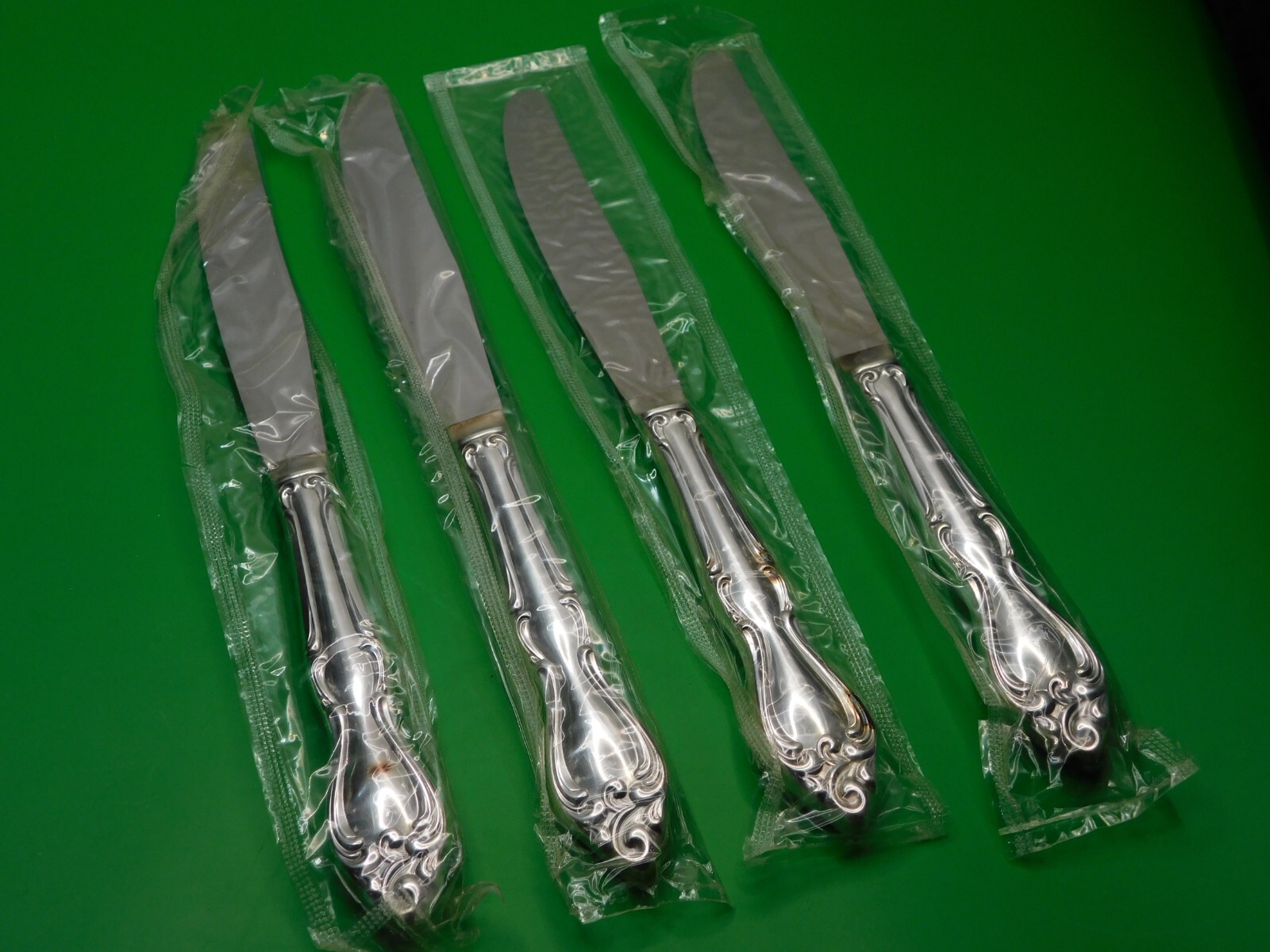 Oneida OLD SOUTH II Dinner Knifes Set of 4 New In Plastic