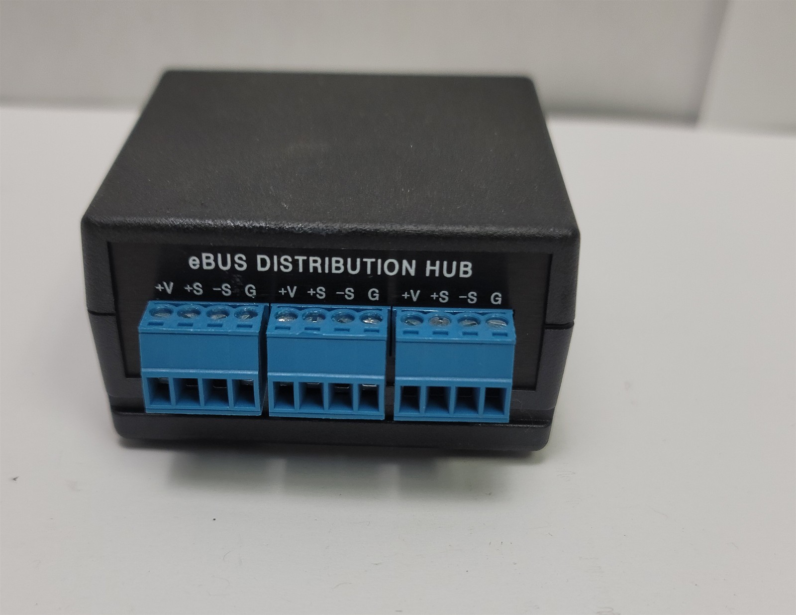 Extron EBDB MINI Mini eBUS Distribution Hub , magnetic mount, w/ plugs