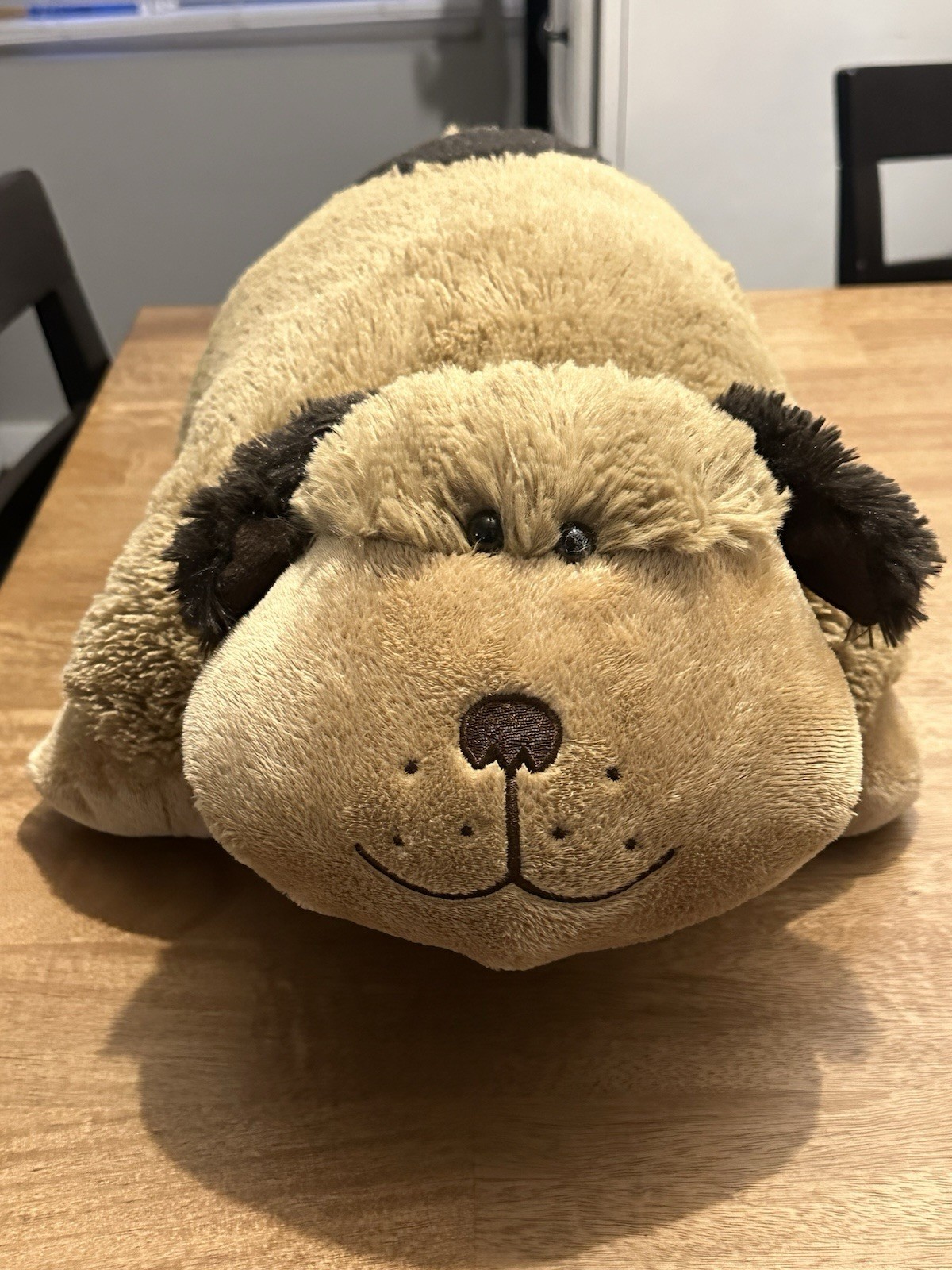 EUC Pillow Pets Plush Dog Pillow Beige/Black 18”
