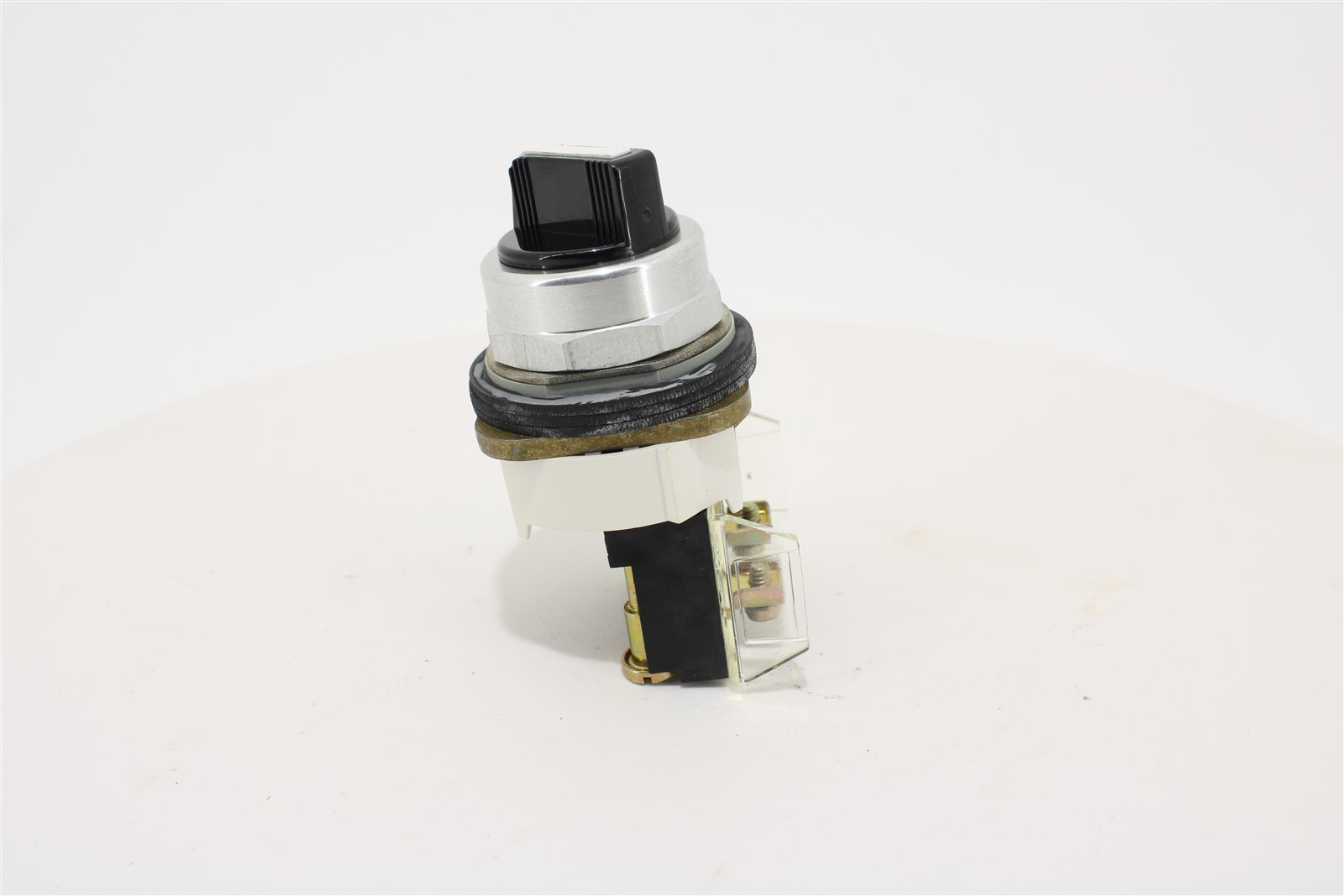 Allen-Bradley 800T-H19D1 Selector Switch | 2-Position | Spring Return | 1 NO