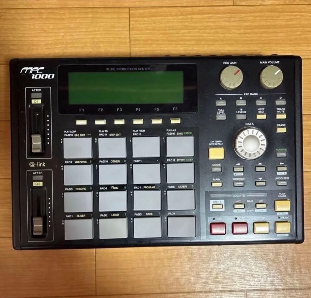 AKAI Professional MPC1000 Sampler Sequencer Effector 100V
