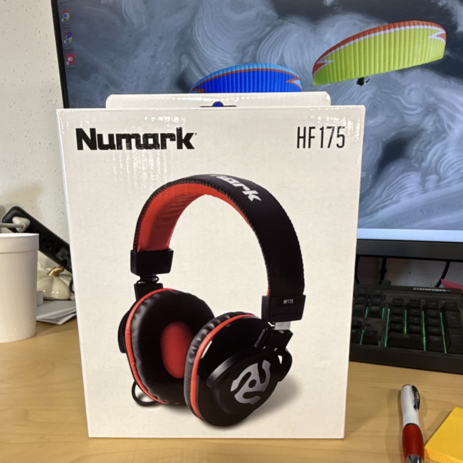 Numark HF175 Over-Ear DJ Headphones Black/Red Wired 1/4in 40mm Rotating Ear Cups