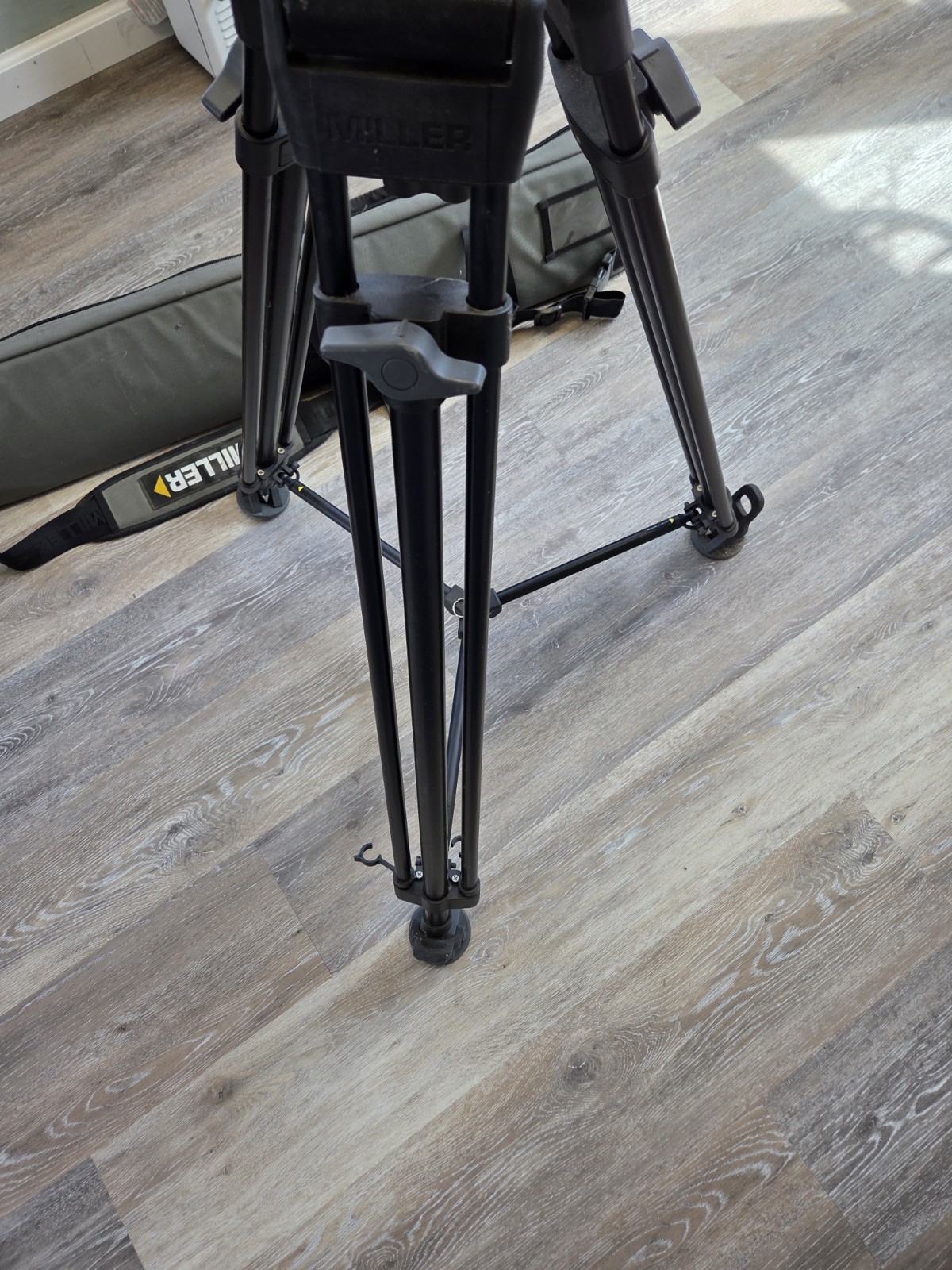 Miller DS-5 Fluid Head Professional Camera Tripod 217036 Support System