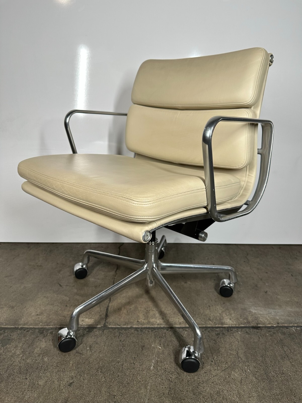 Authentic Herman Miller Soft Pad Group Management Chair