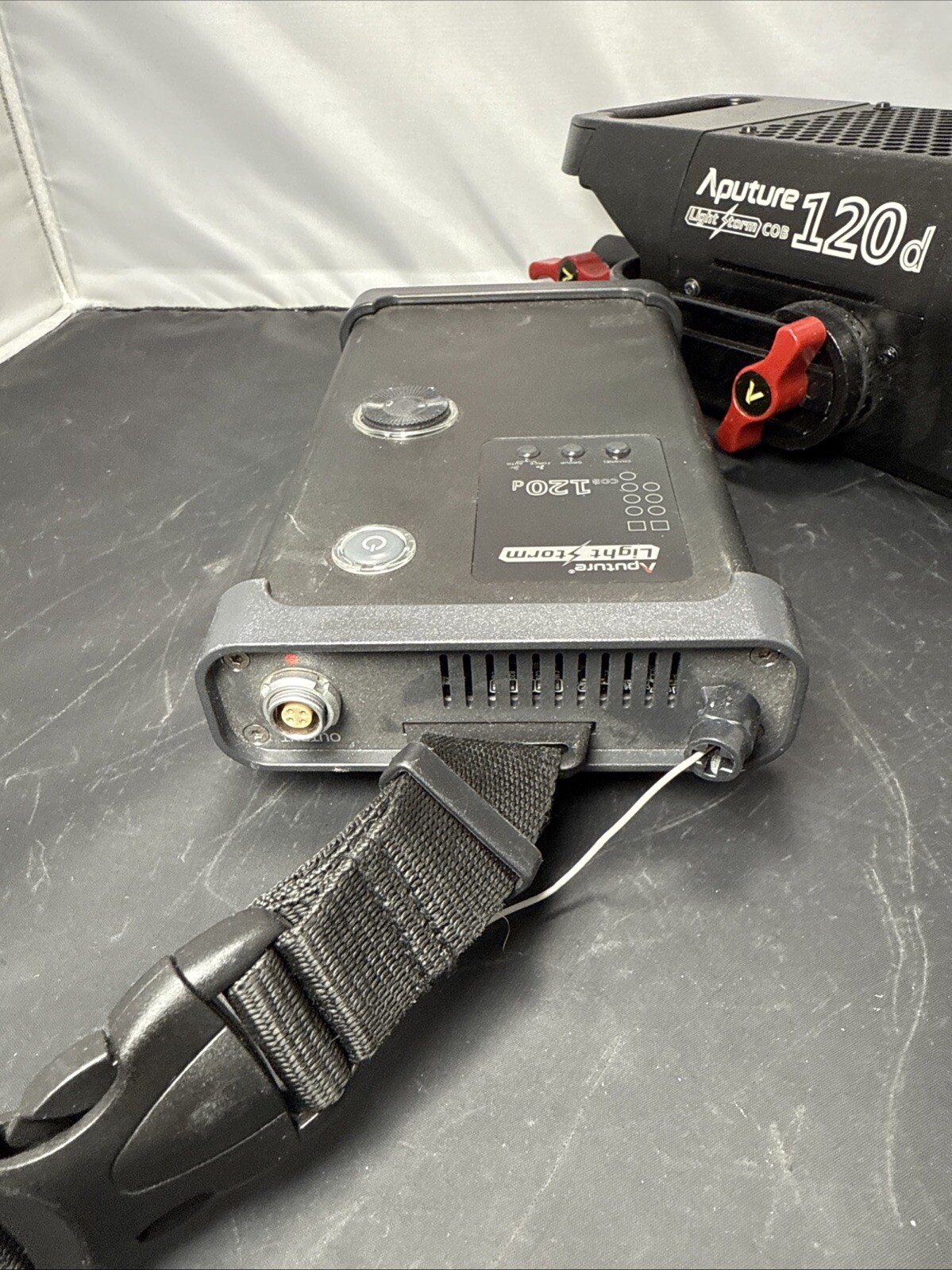 Aputure LS C120d II Light Storm COB 2.4Ghz Daylight Kit