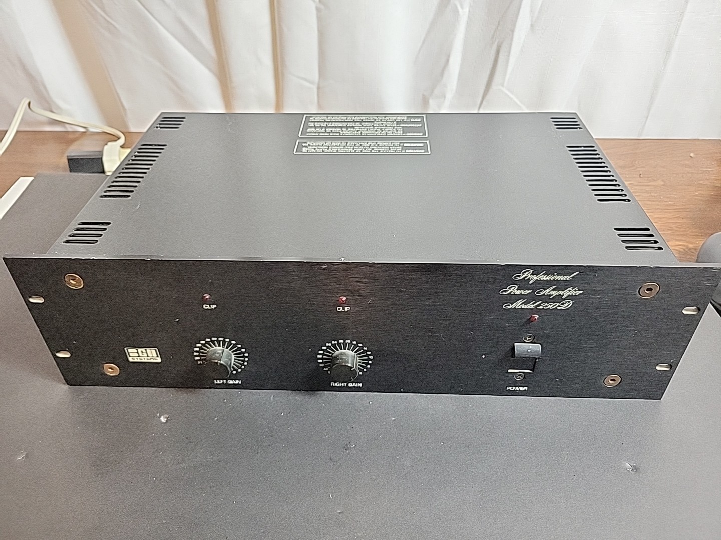 BGW 250D Stereo Power Amplifier NON TESTED Selling For Repair or Parts