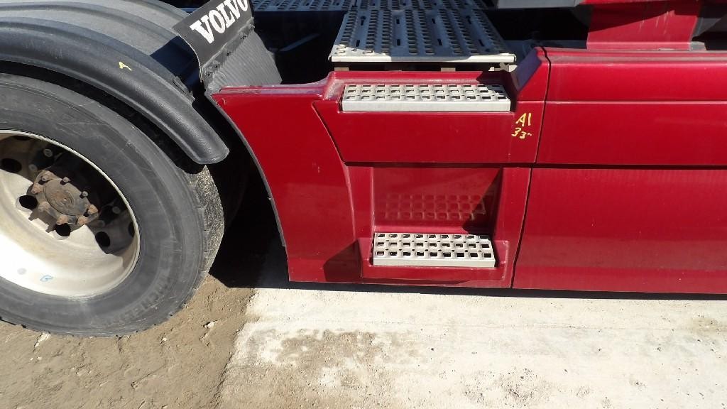 For 2012 VOLVO VNL SIDE FAIRING Right ,  MN