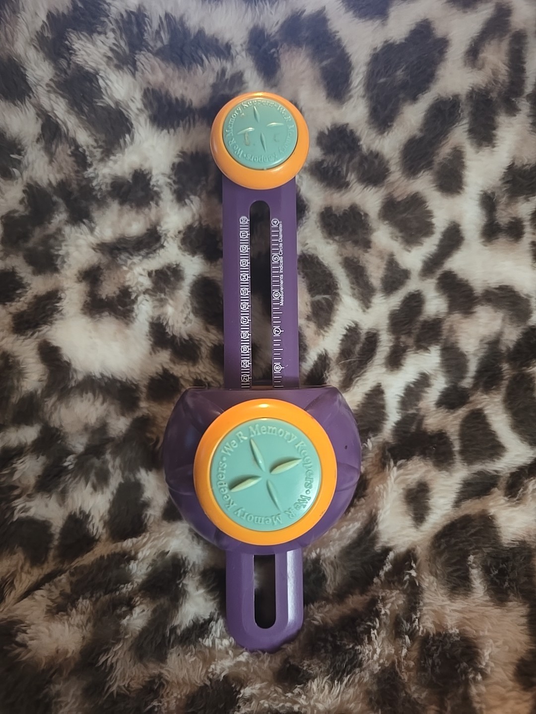 We R Memory Keepers The Crafter's Magnetic Circle Cutter Tool